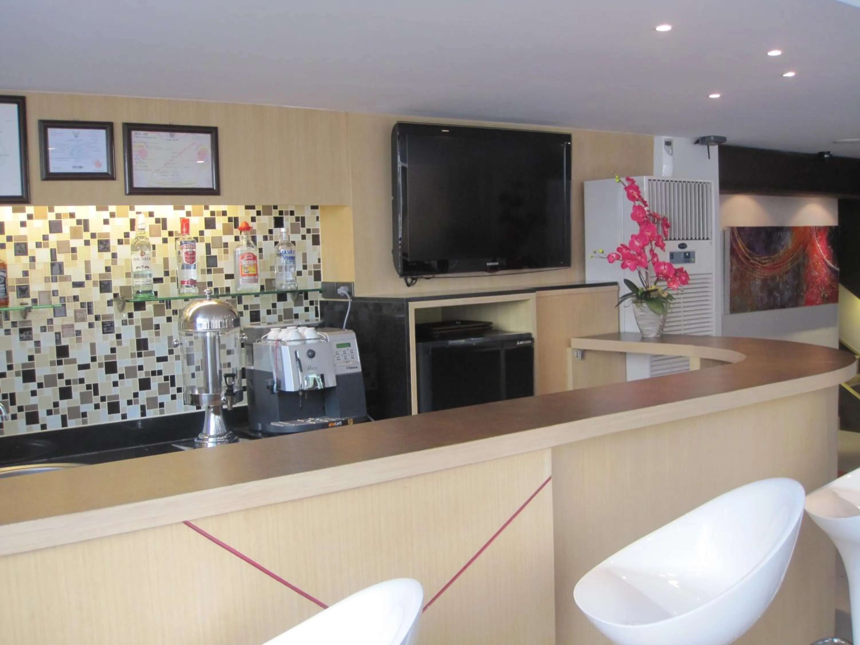 Restaurant/places to eat in Paradiso Boutique Suites