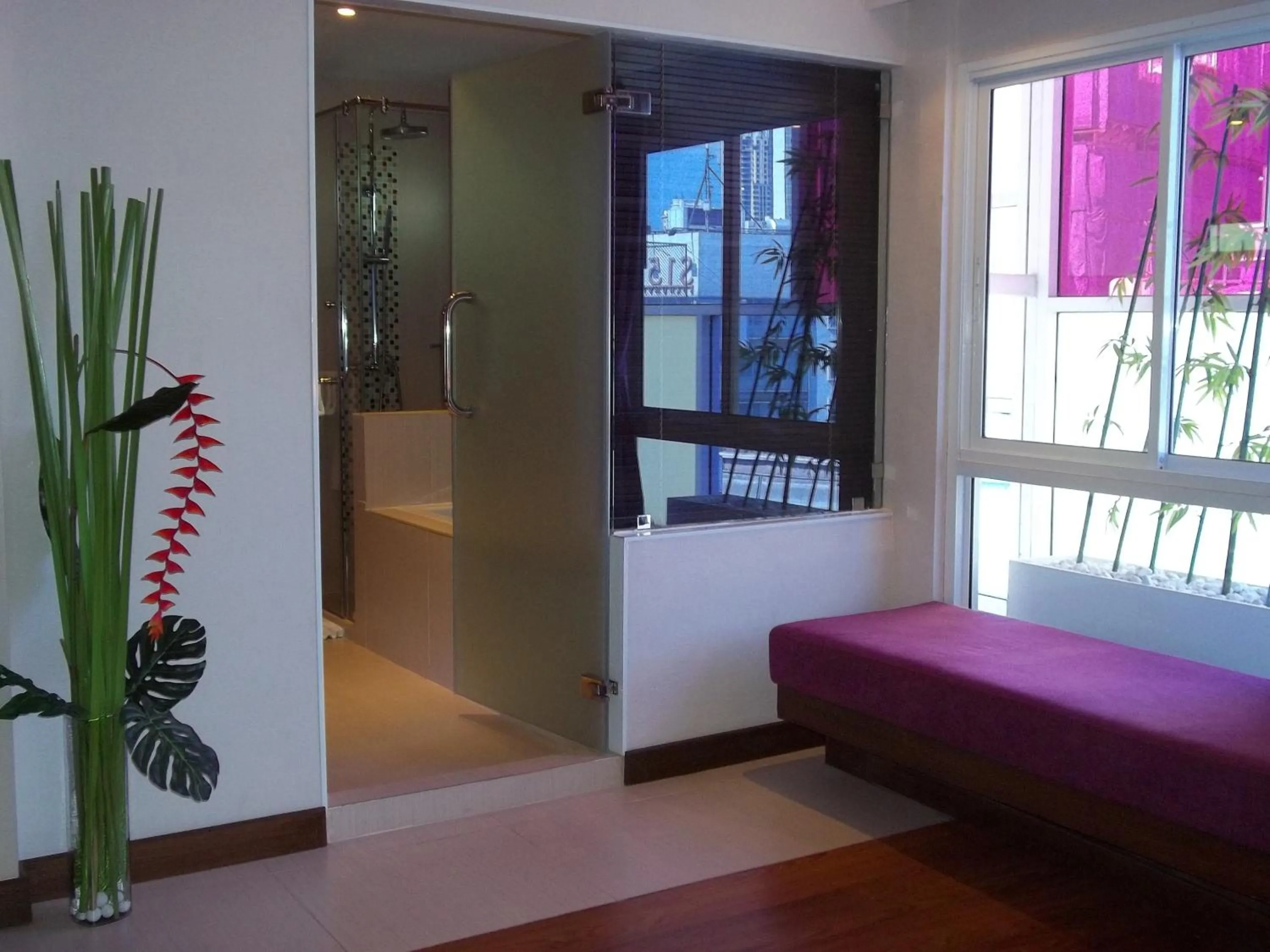 Facade/entrance, Bed in Paradiso Boutique Suites