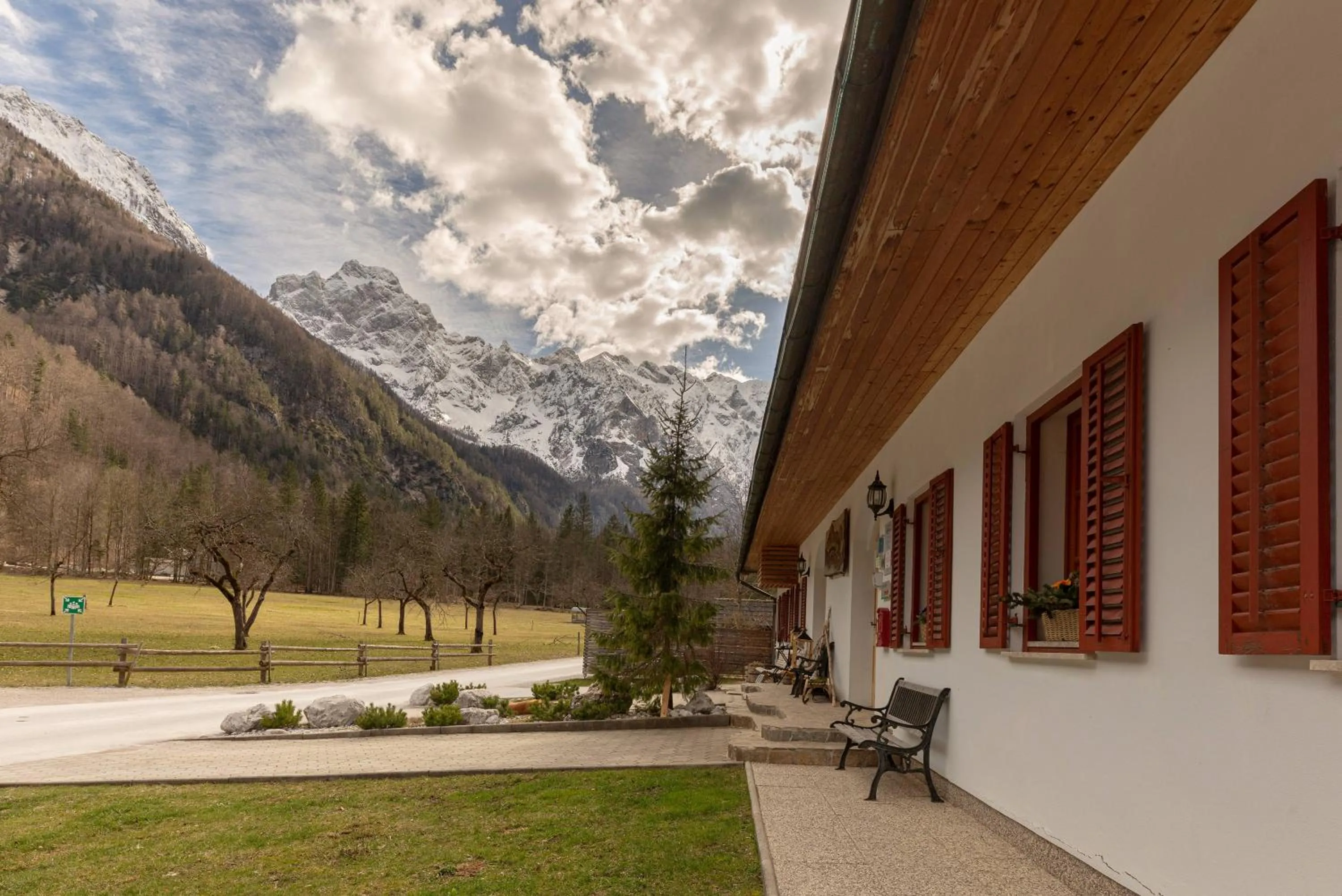 Property building in Hiša Ojstrica