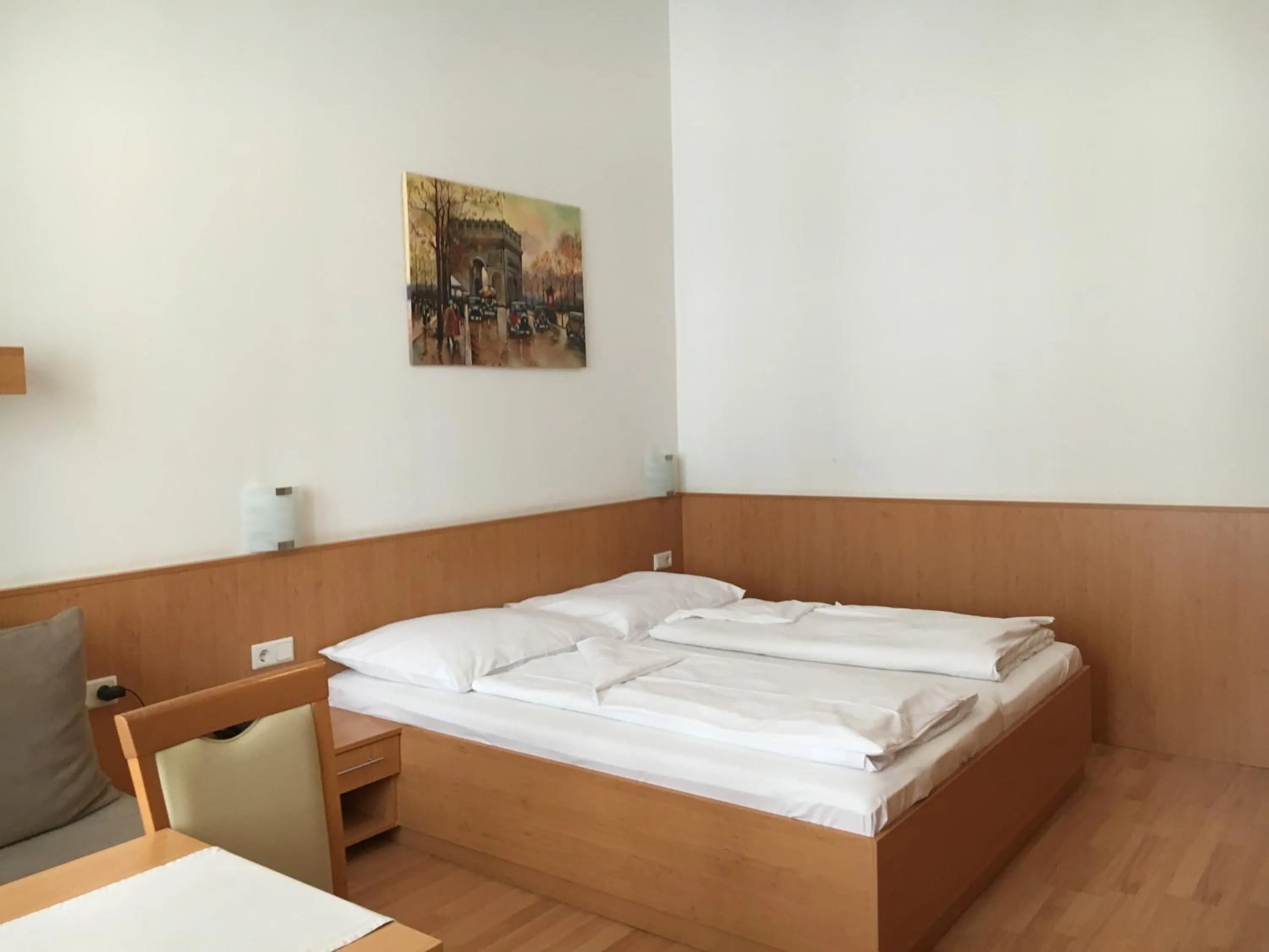 Bed in Pension Ani-Falstaff