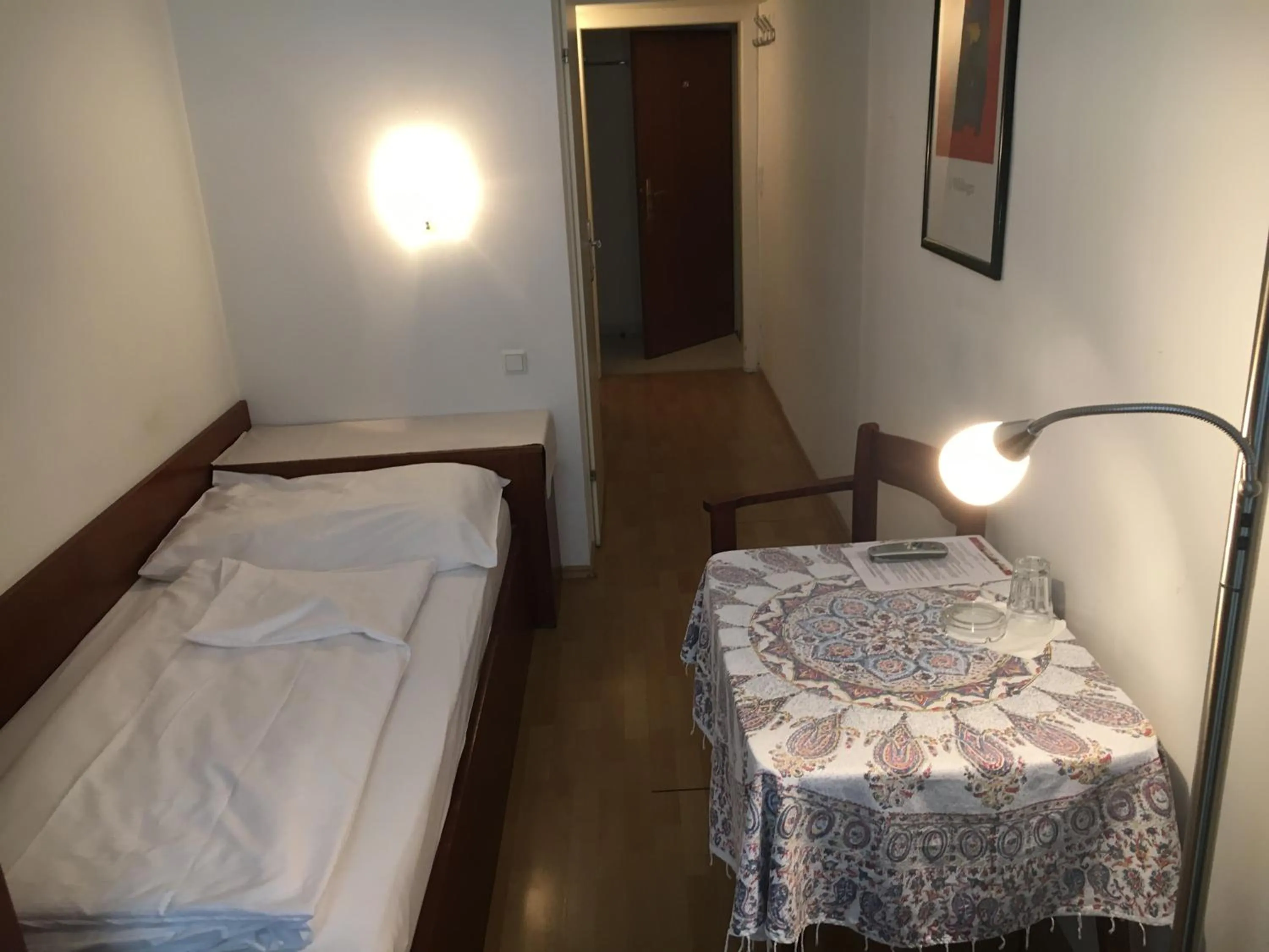 Photo of the whole room, Bed in Pension Ani-Falstaff