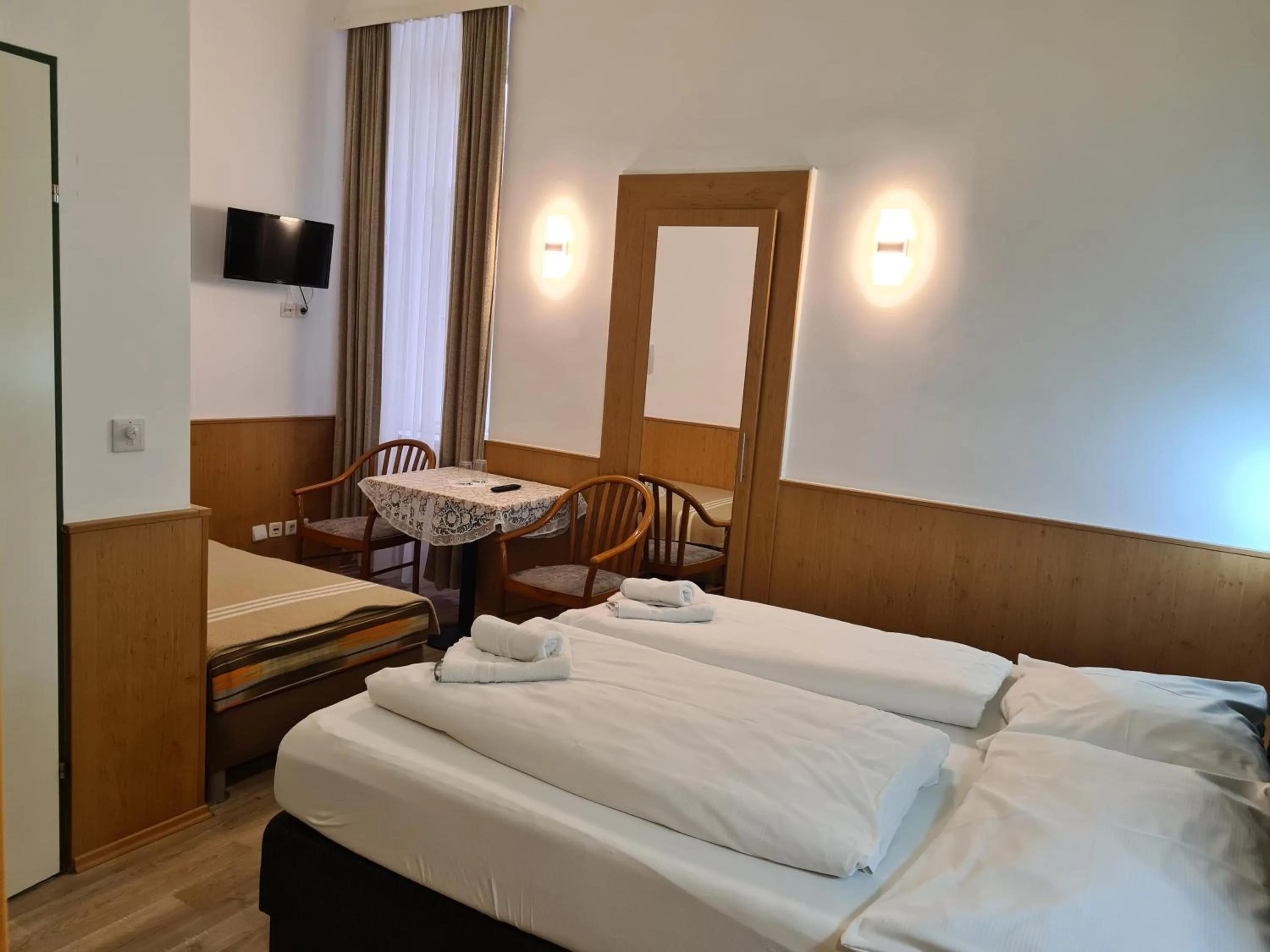 Bed in Pension Ani-Falstaff