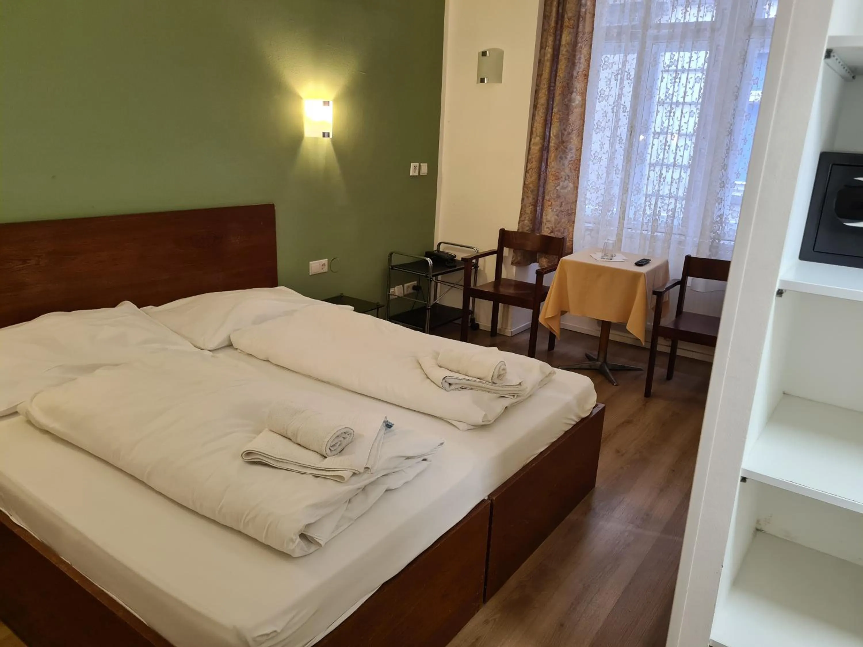 Bed in Pension Ani-Falstaff