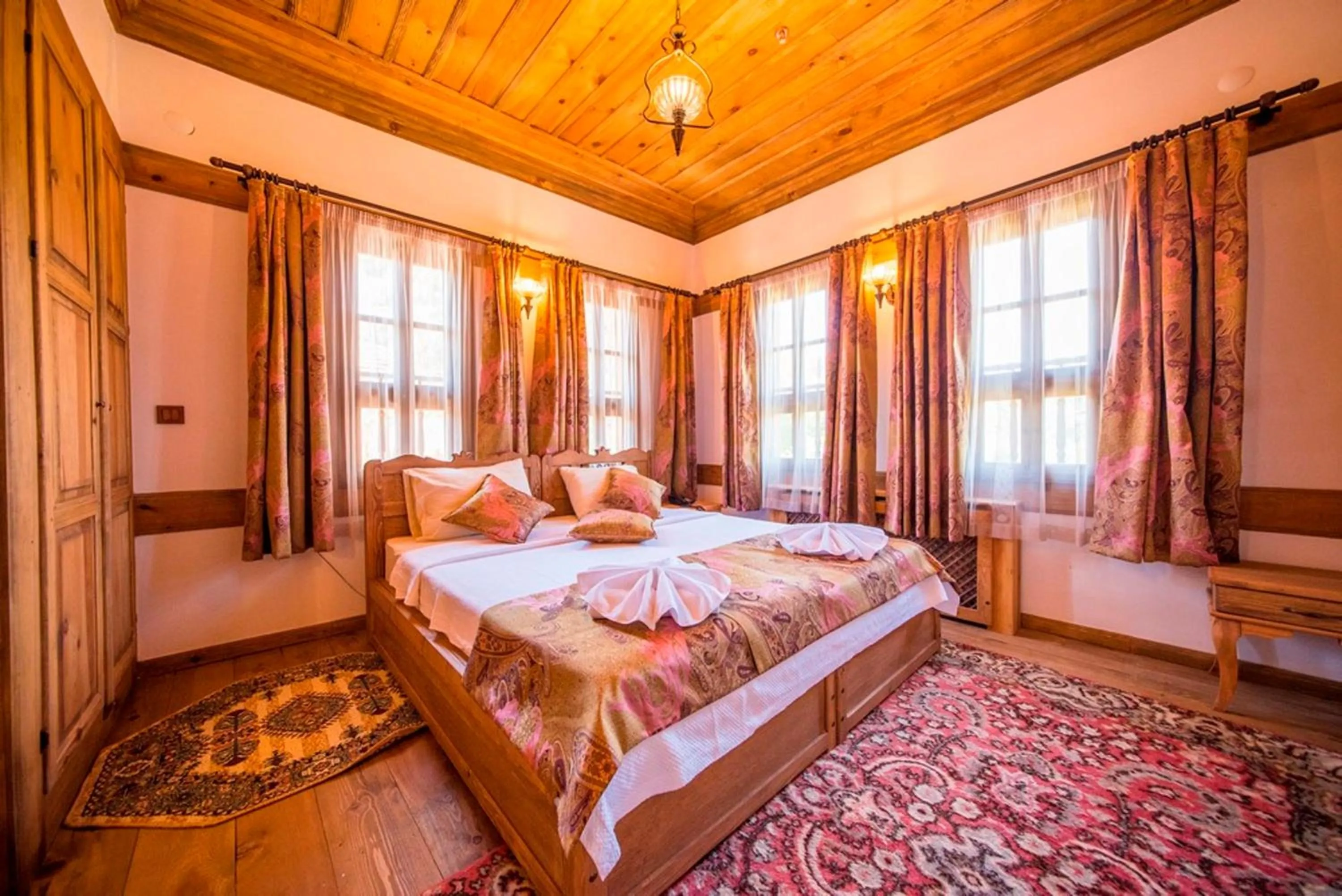 Decorative detail, Bed in Akbulut Konak