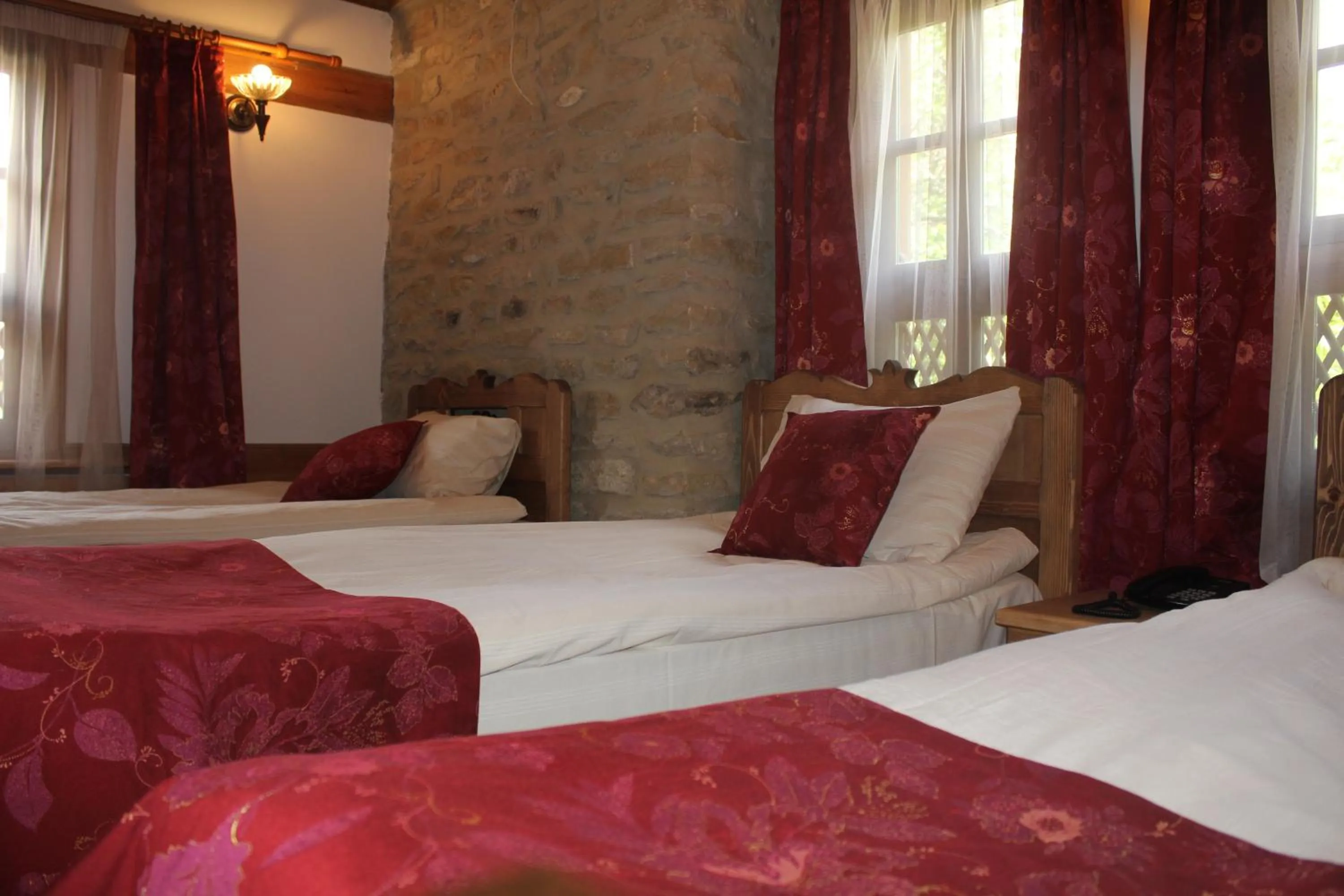 Photo of the whole room, Bed in Akbulut Konak