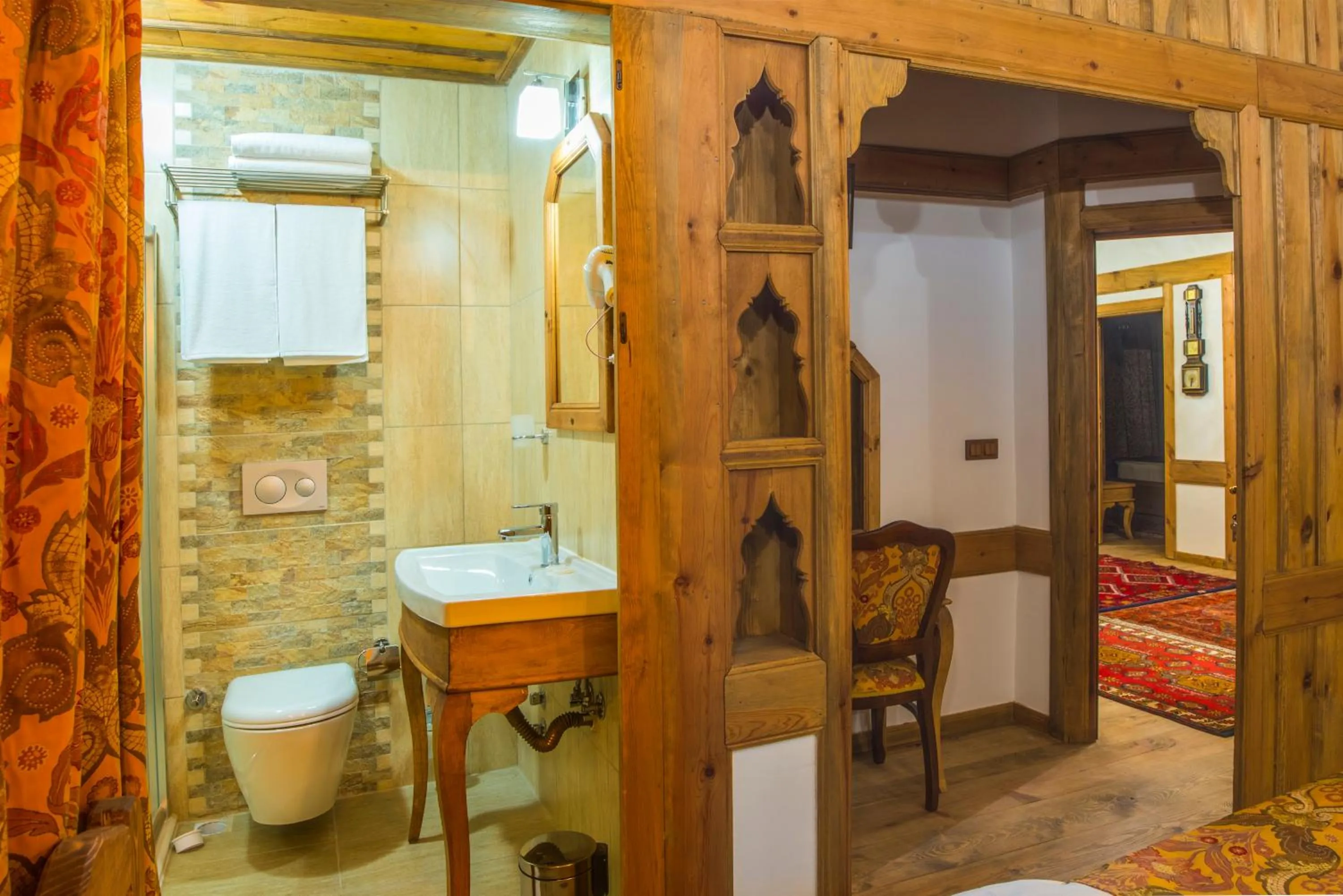 Shower in Akbulut Konak