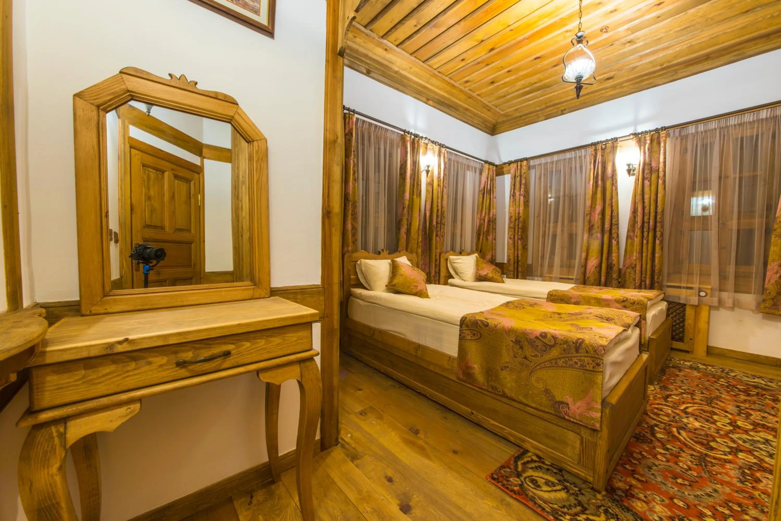 Photo of the whole room, Bed in Akbulut Konak
