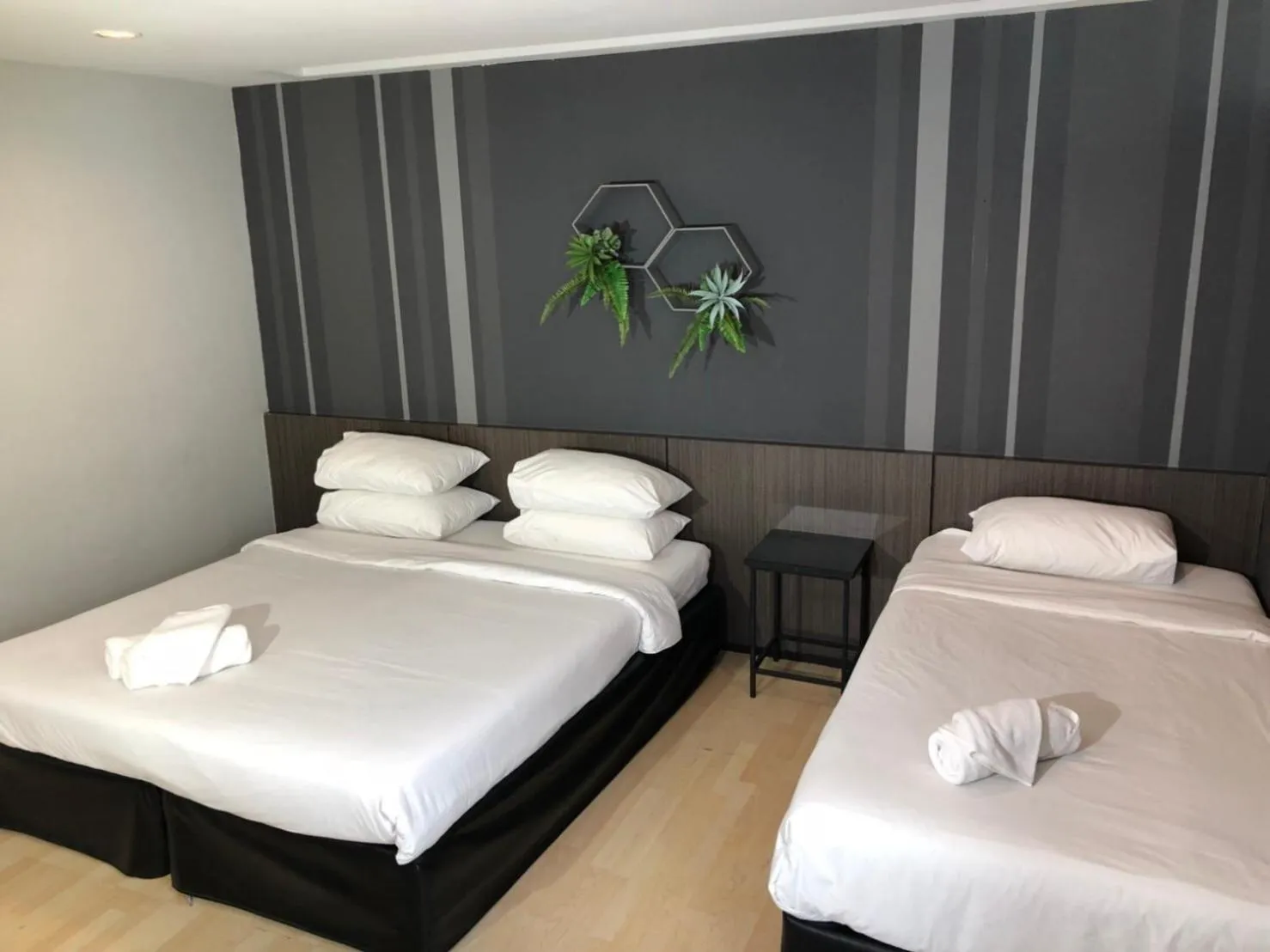 Bedroom, Bed in Paragon Inn