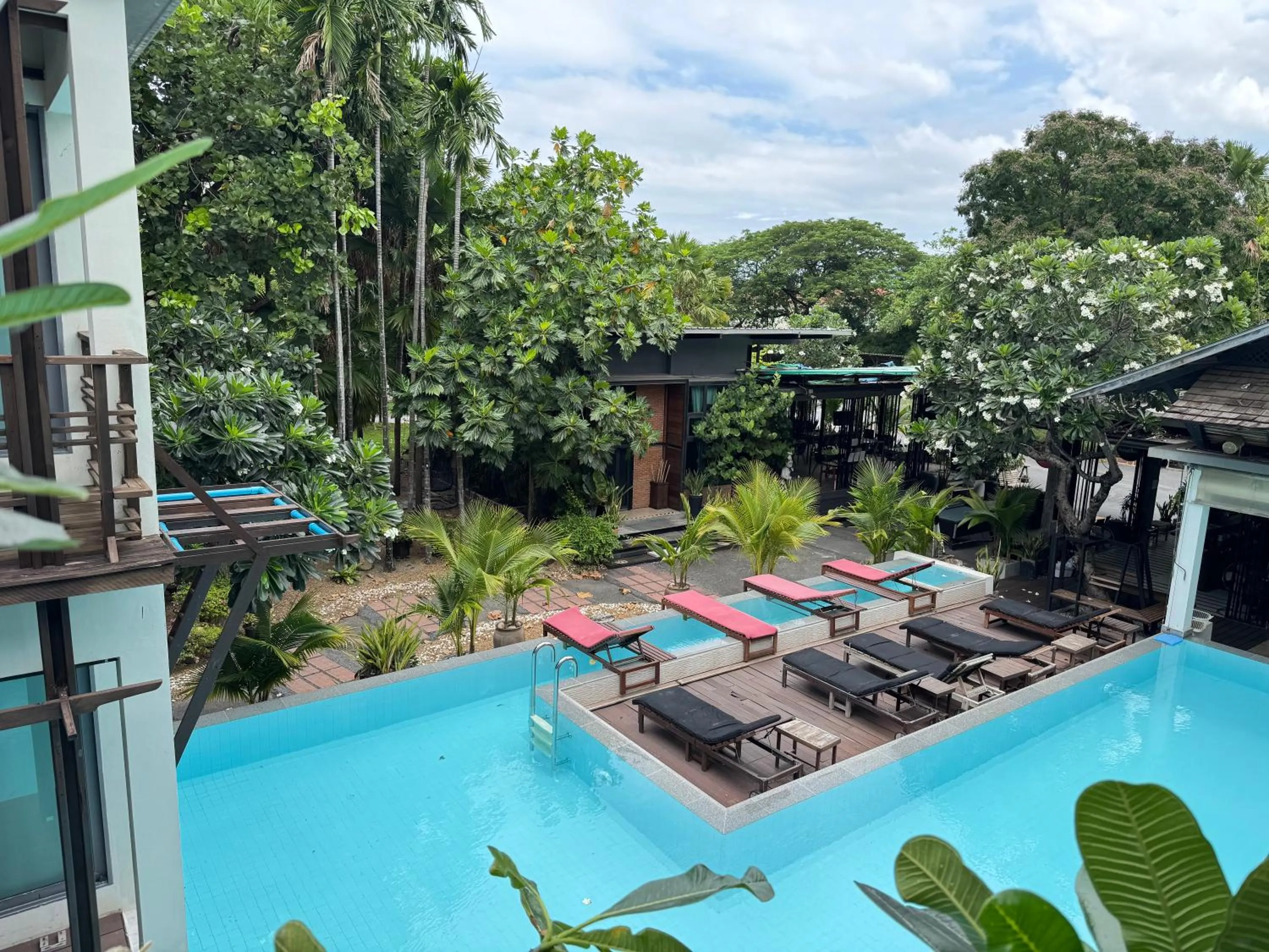 Swimming pool in Paragon Inn