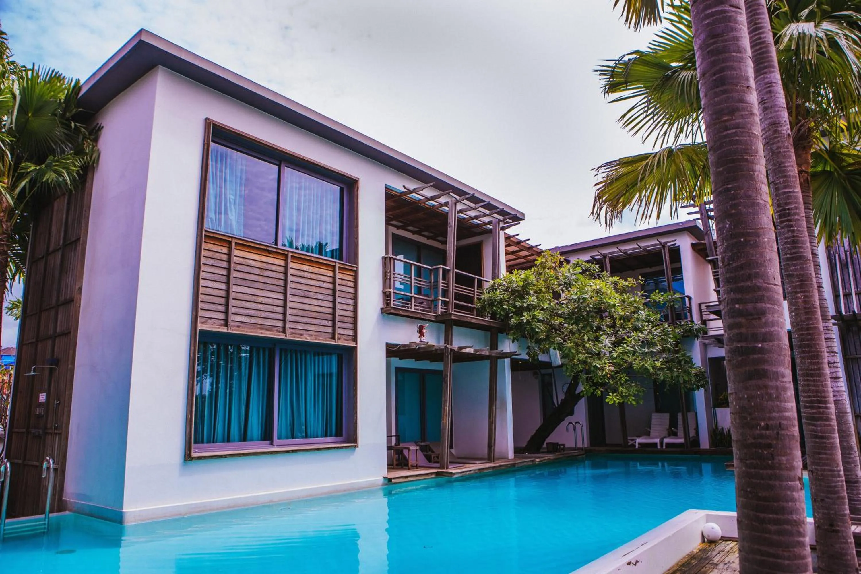 Swimming pool in Paragon Inn