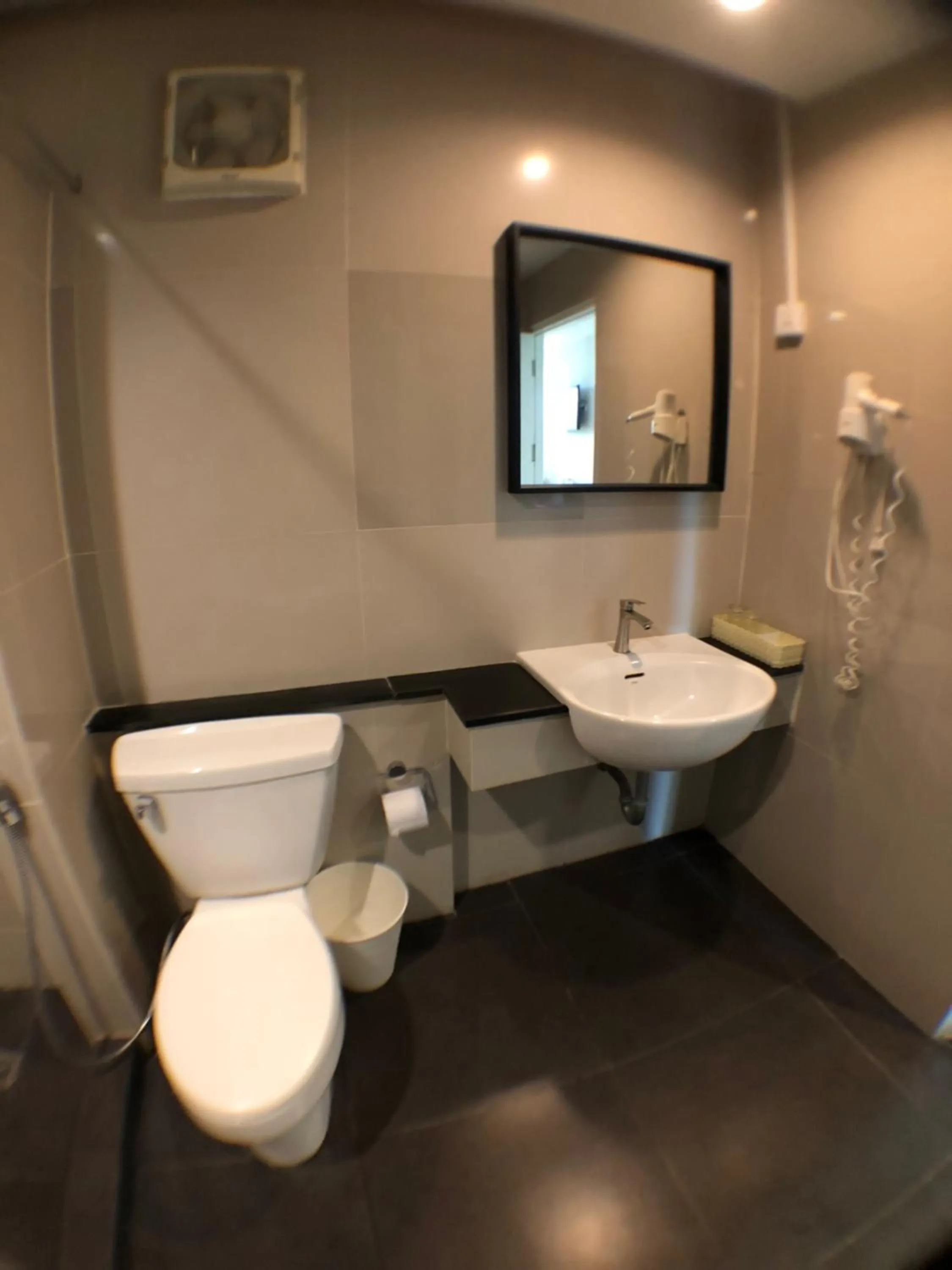 Bathroom in Paragon Inn