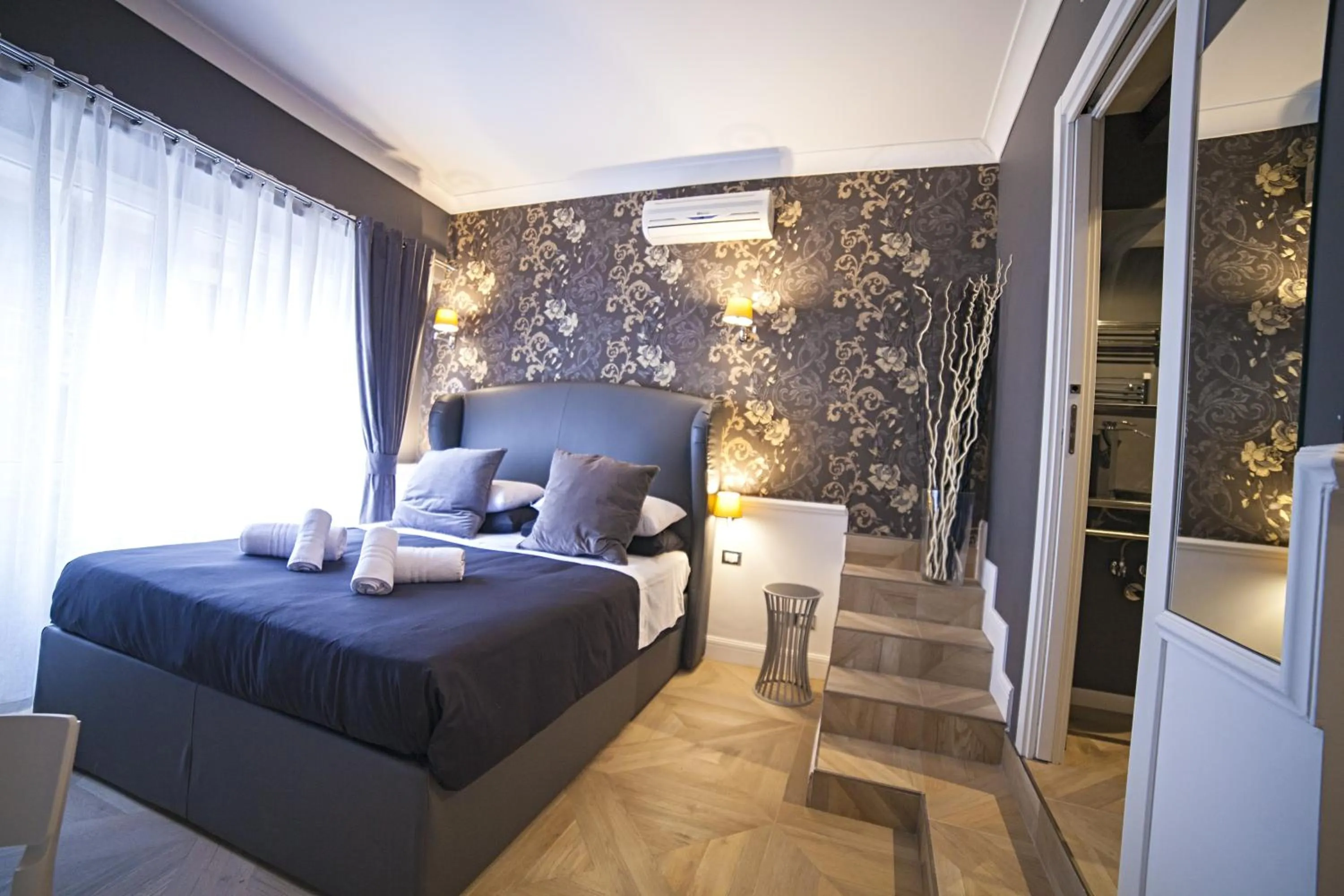 Photo of the whole room, Bed in Vatican Luxury Home