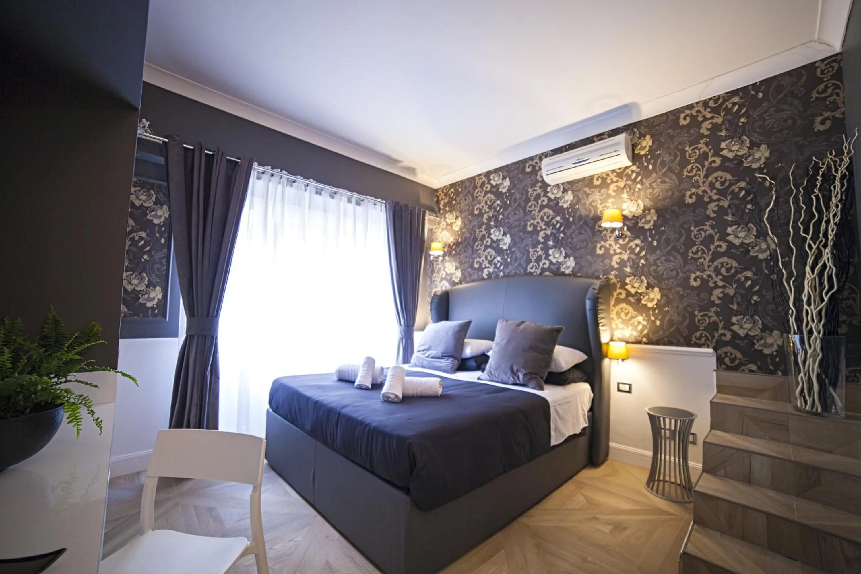 Photo of the whole room, Bed in Vatican Luxury Home