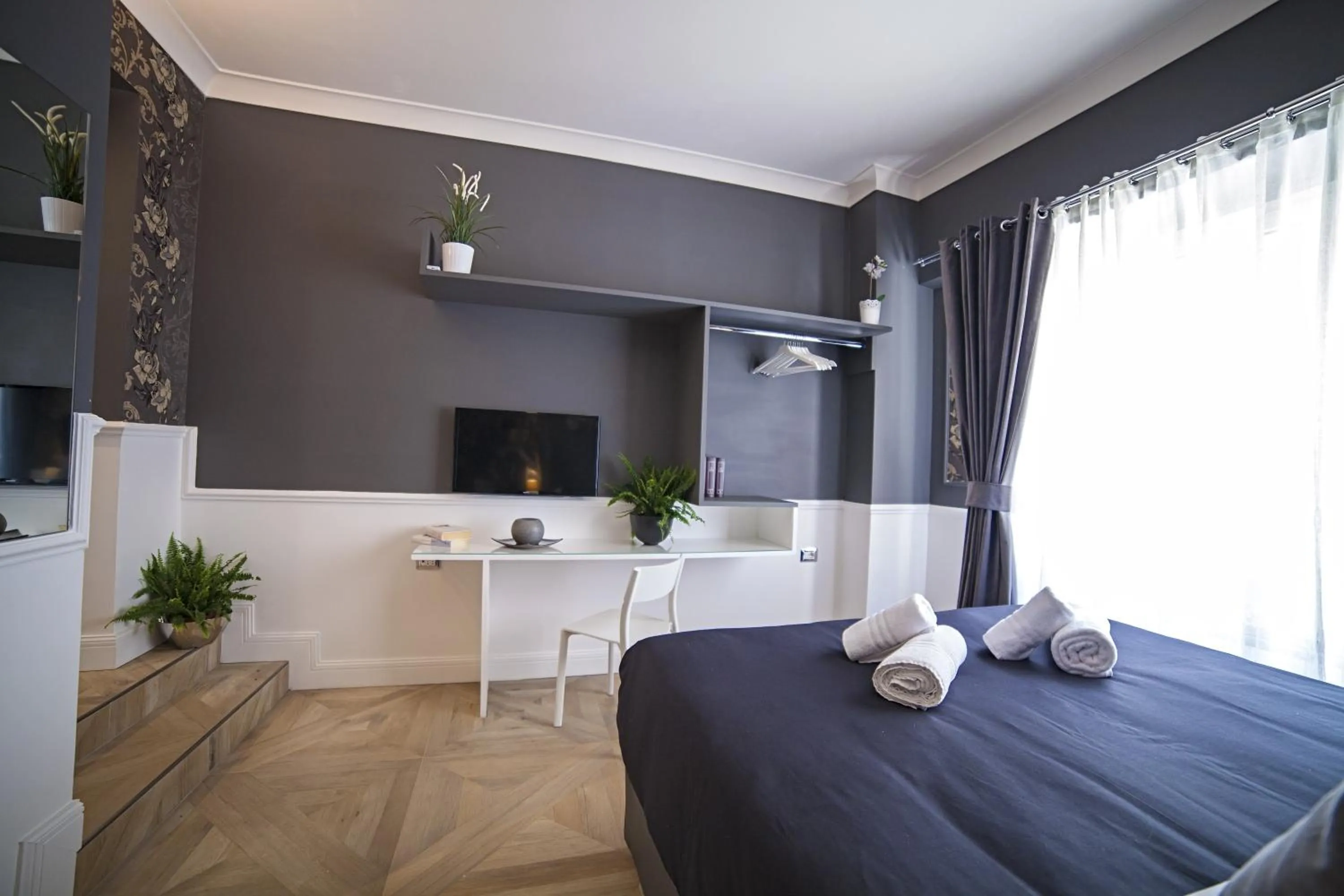 Photo of the whole room, Bed in Vatican Luxury Home