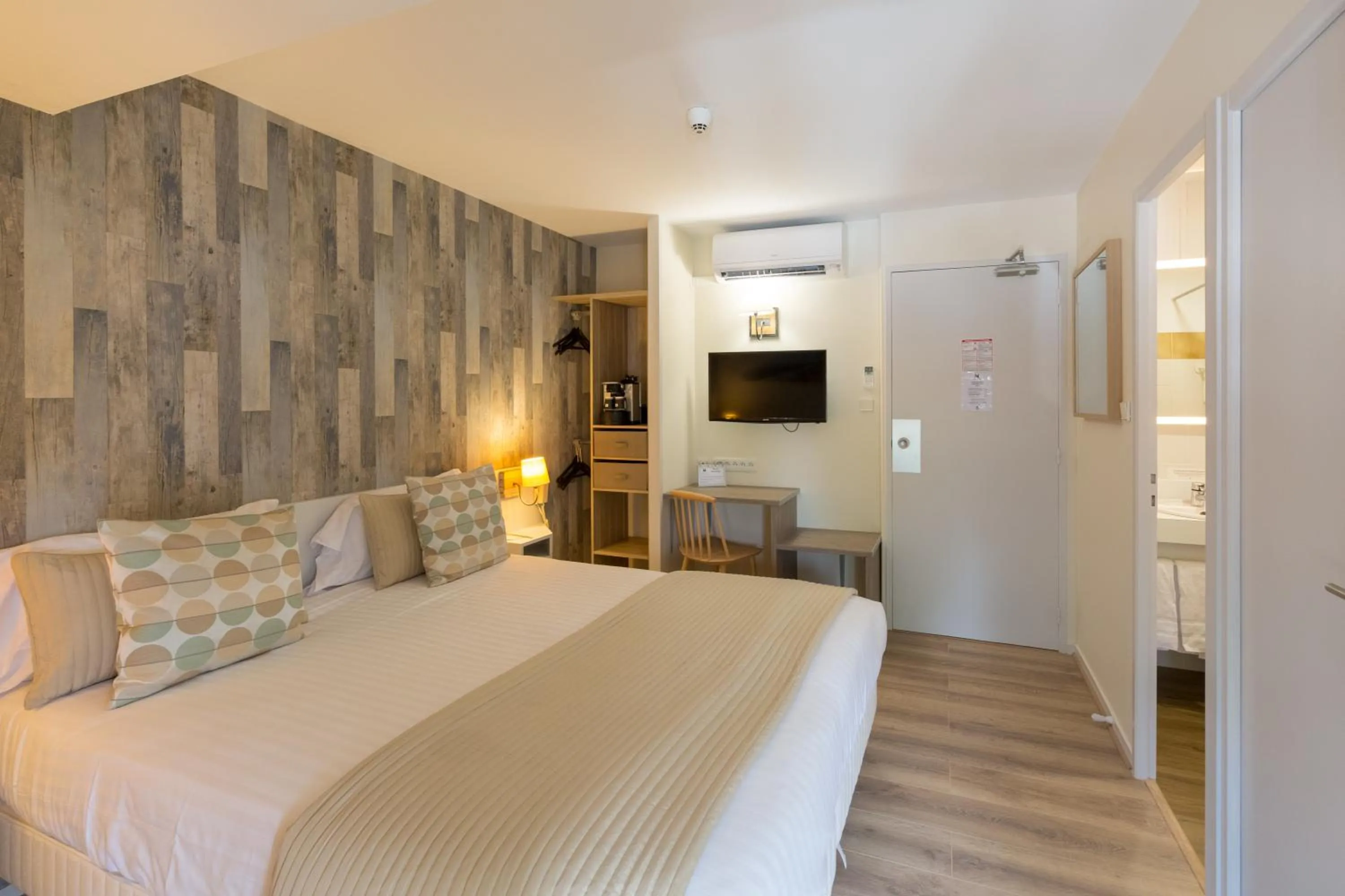 Photo of the whole room, Bed in Pey La Tour - Logis Hôtels & Restaurant