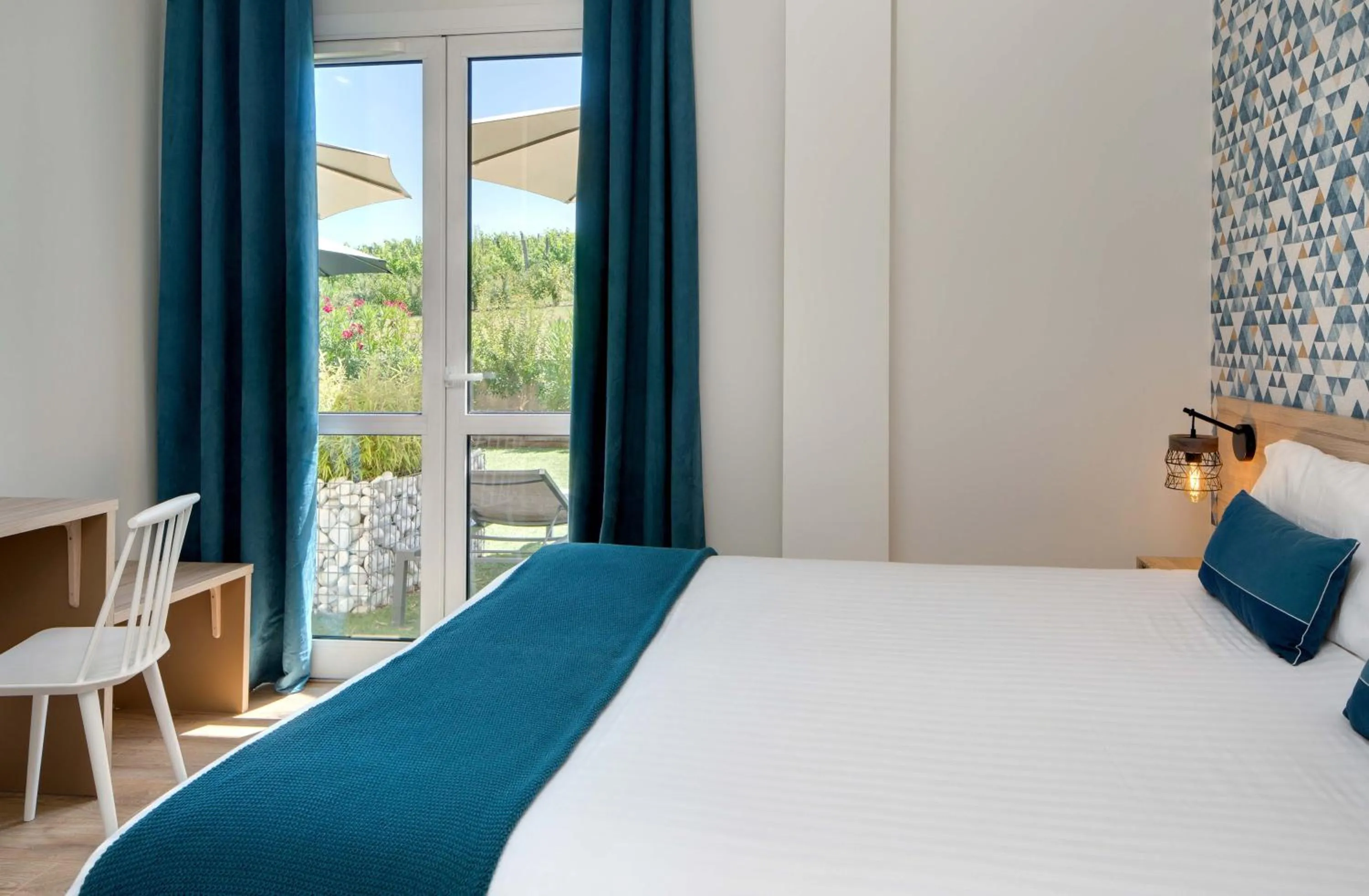 Bed in Pey La Tour - Logis Hôtels & Restaurant