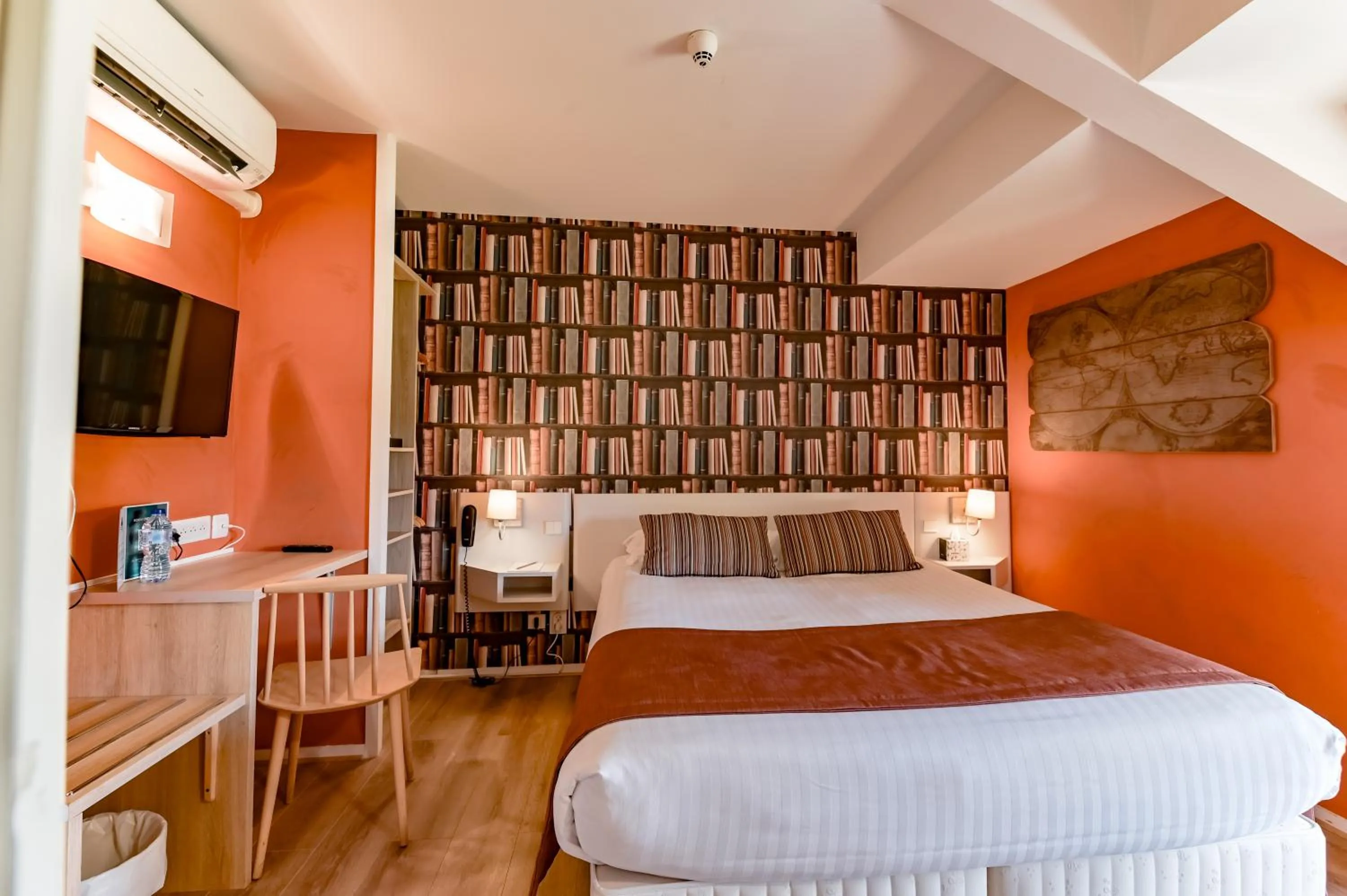 Photo of the whole room, Bed in Pey La Tour - Logis Hôtels & Restaurant