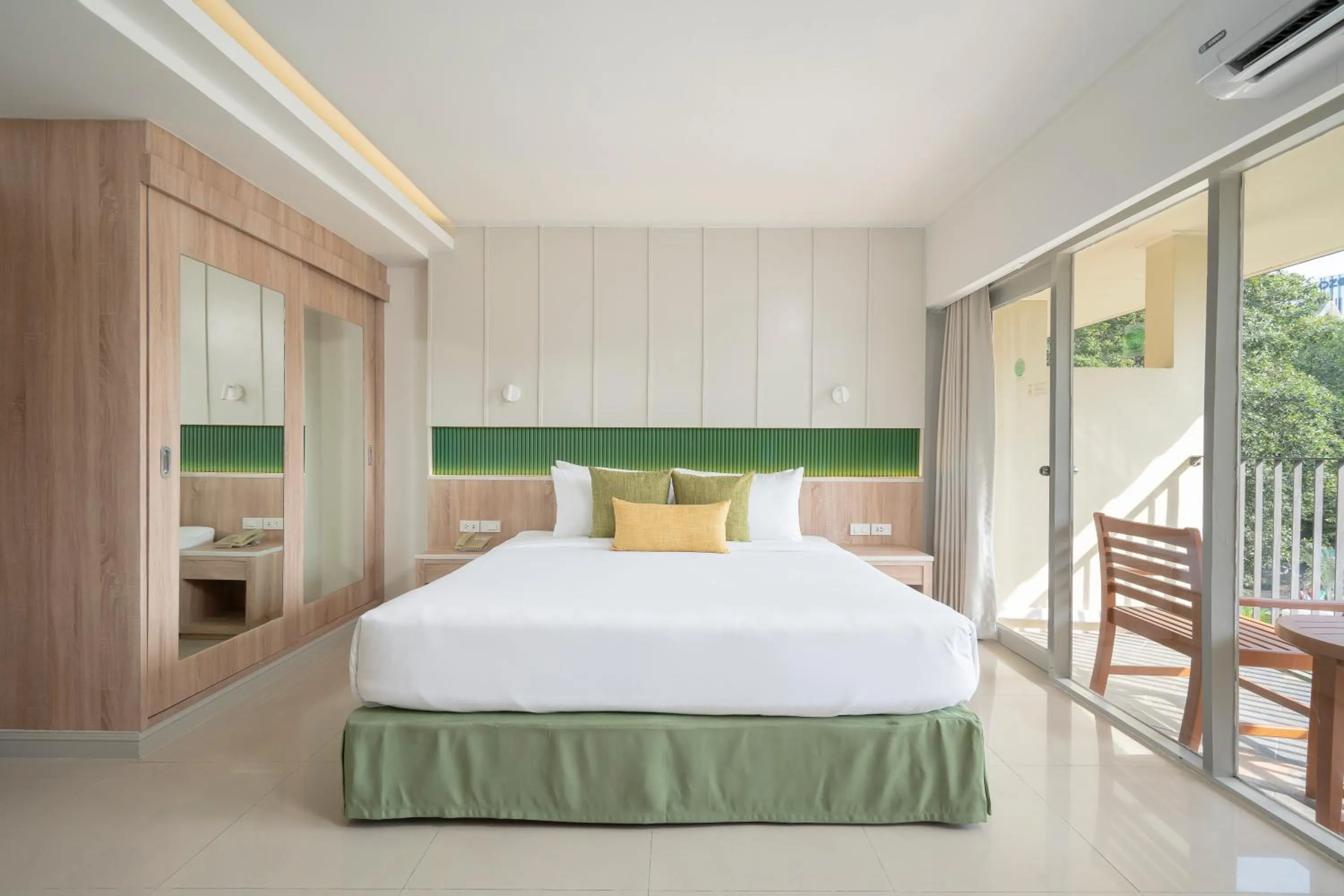 Bed in The Green Park Resort