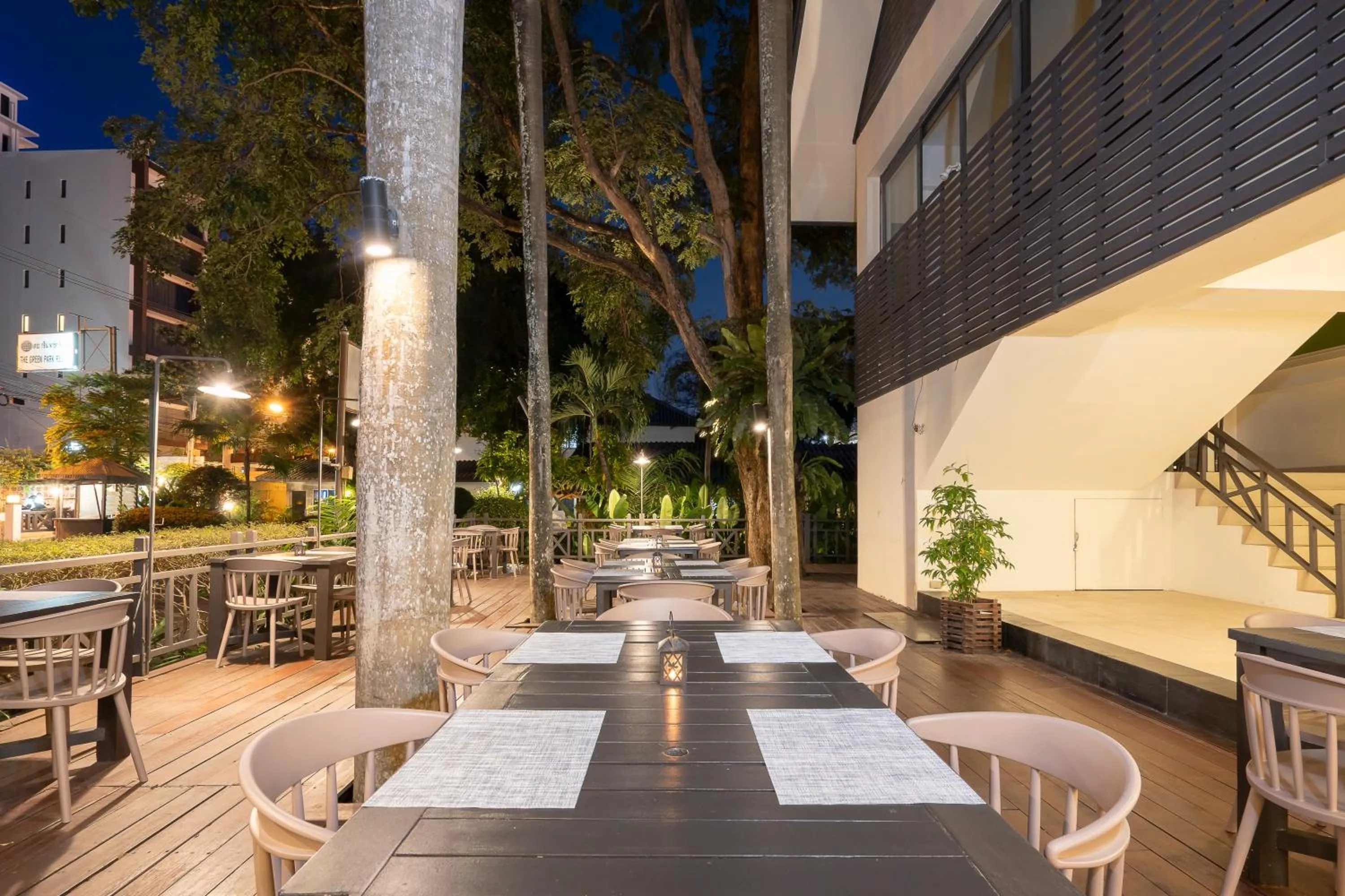 Restaurant/places to eat in The Green Park Resort