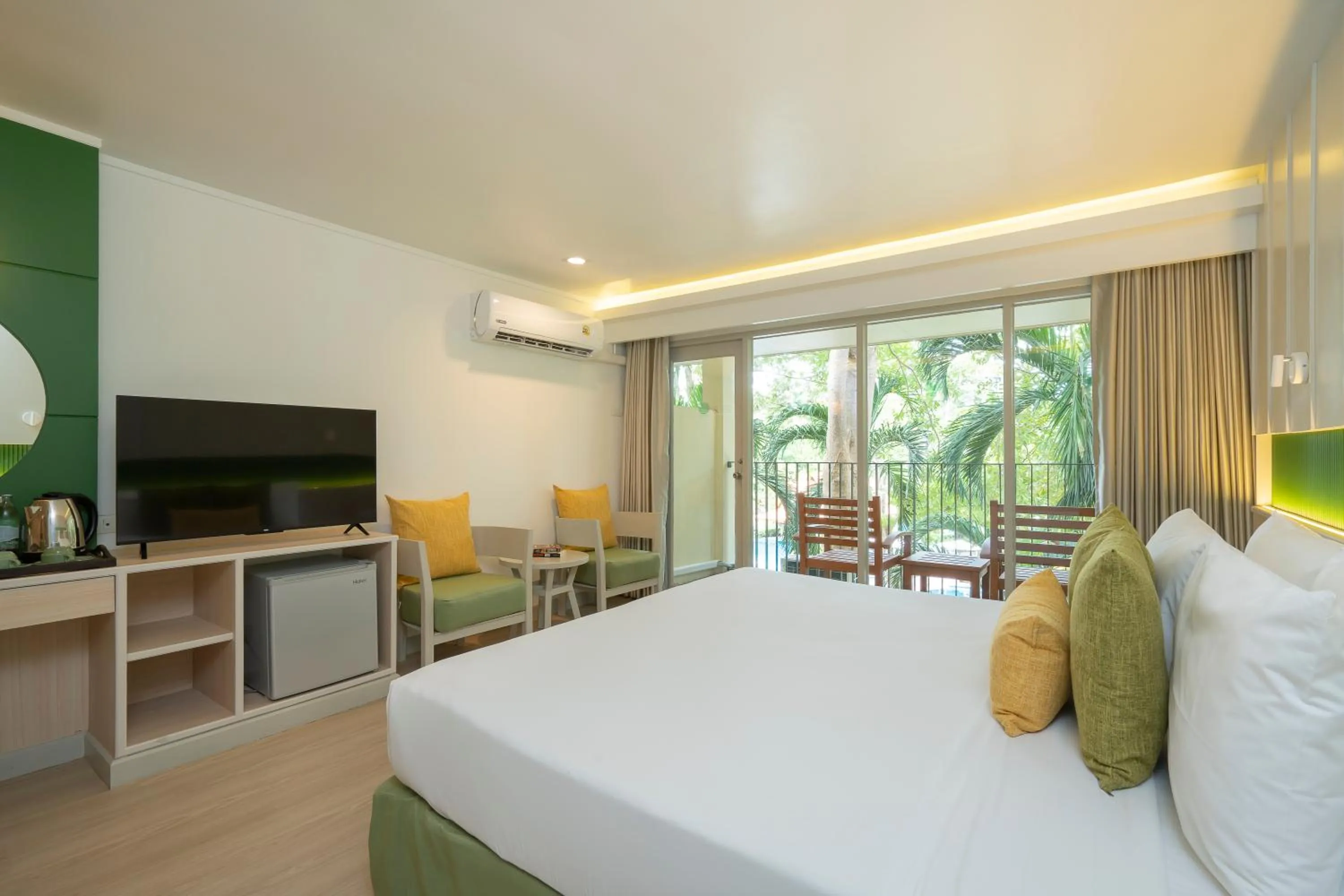 Bed in The Green Park Resort