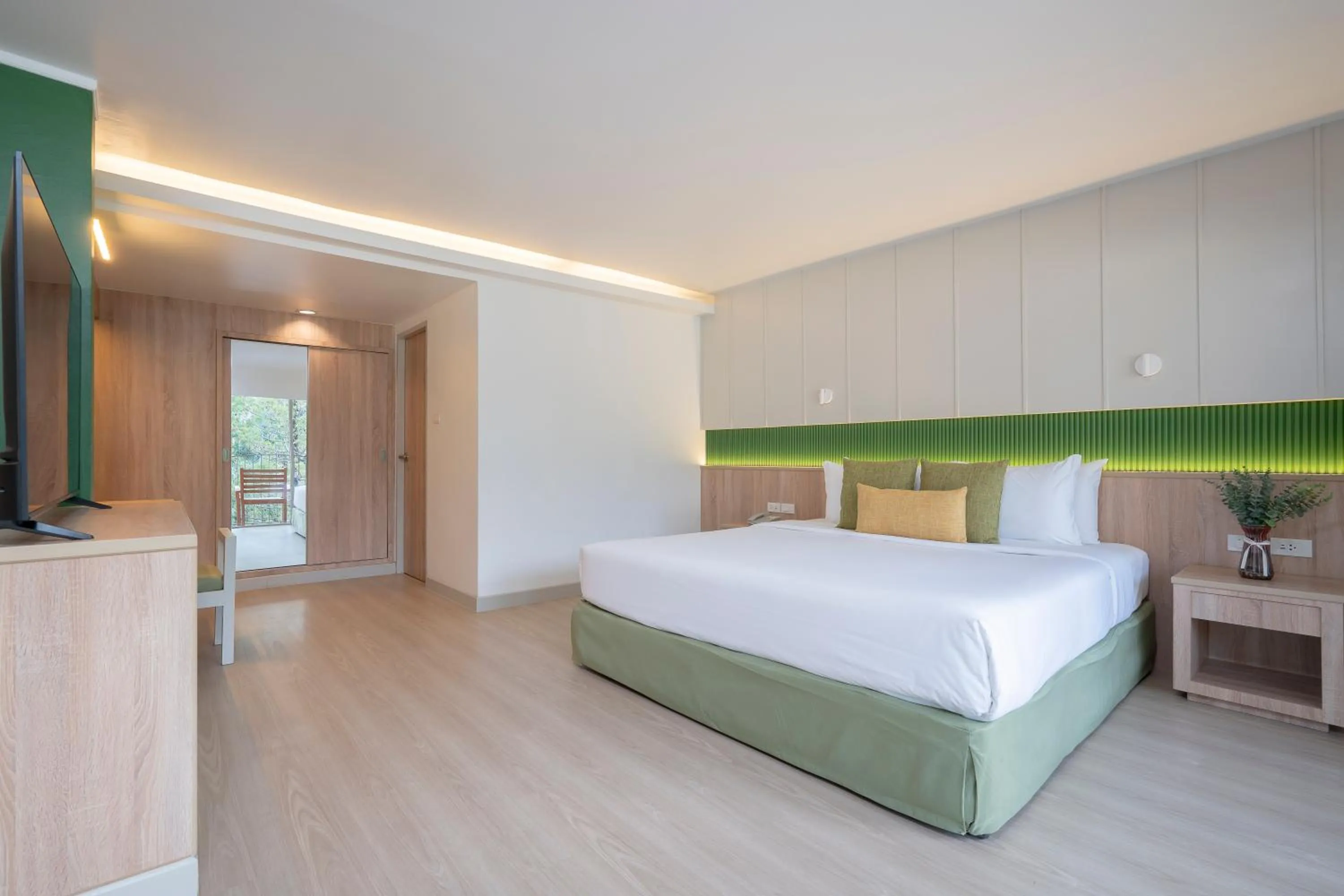 Bed in The Green Park Resort