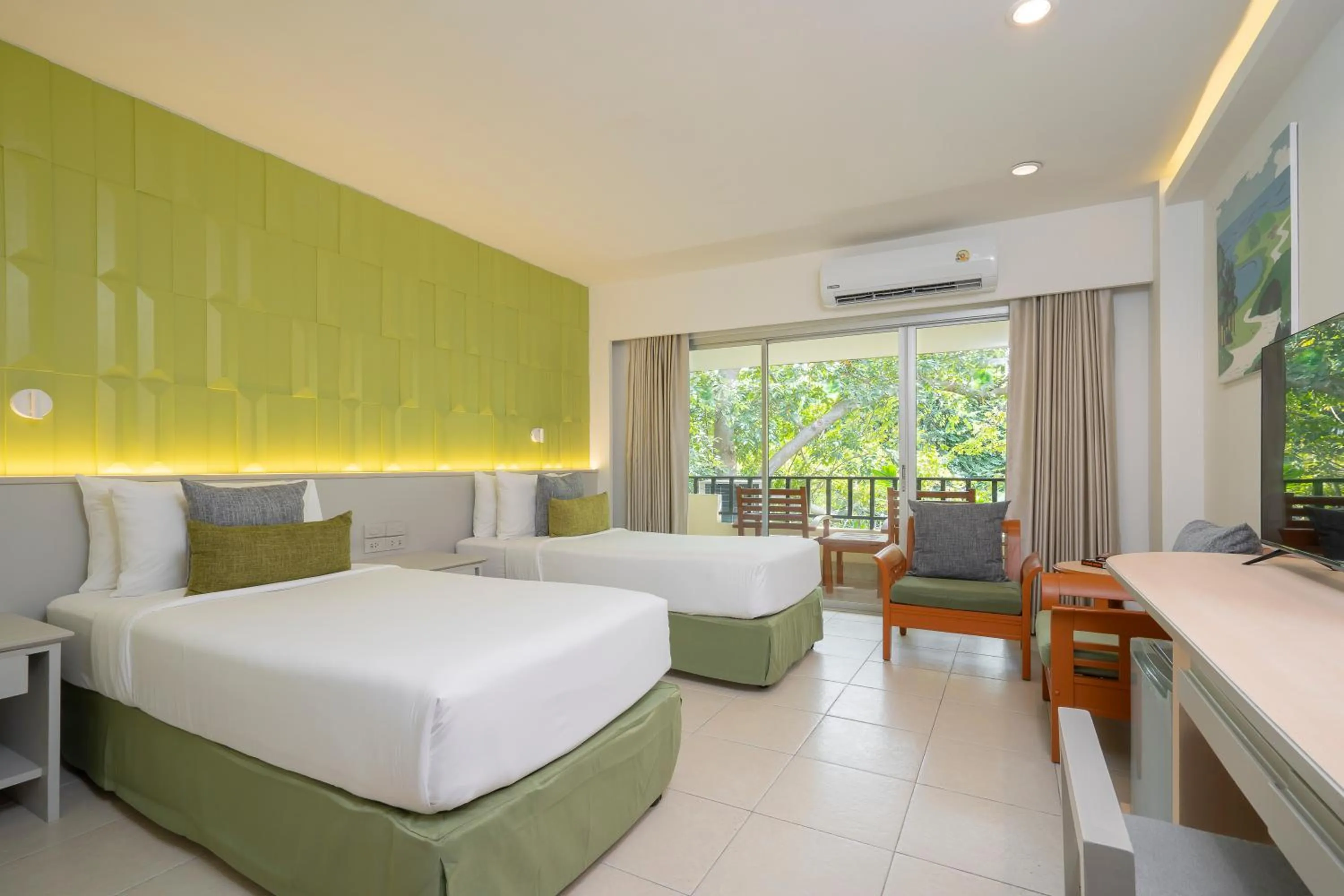 Bed in The Green Park Resort