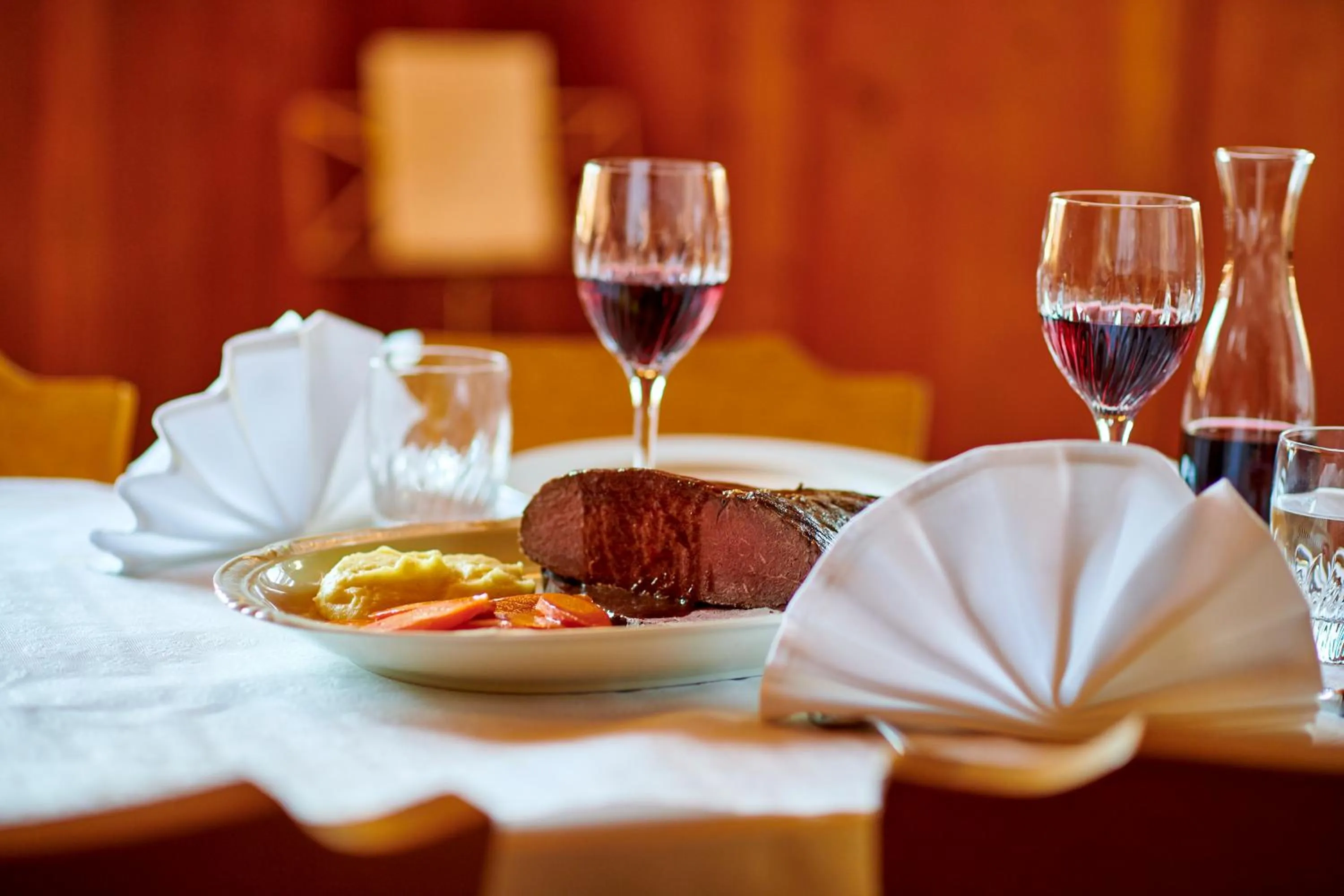 Restaurant/places to eat in Landhus Almens