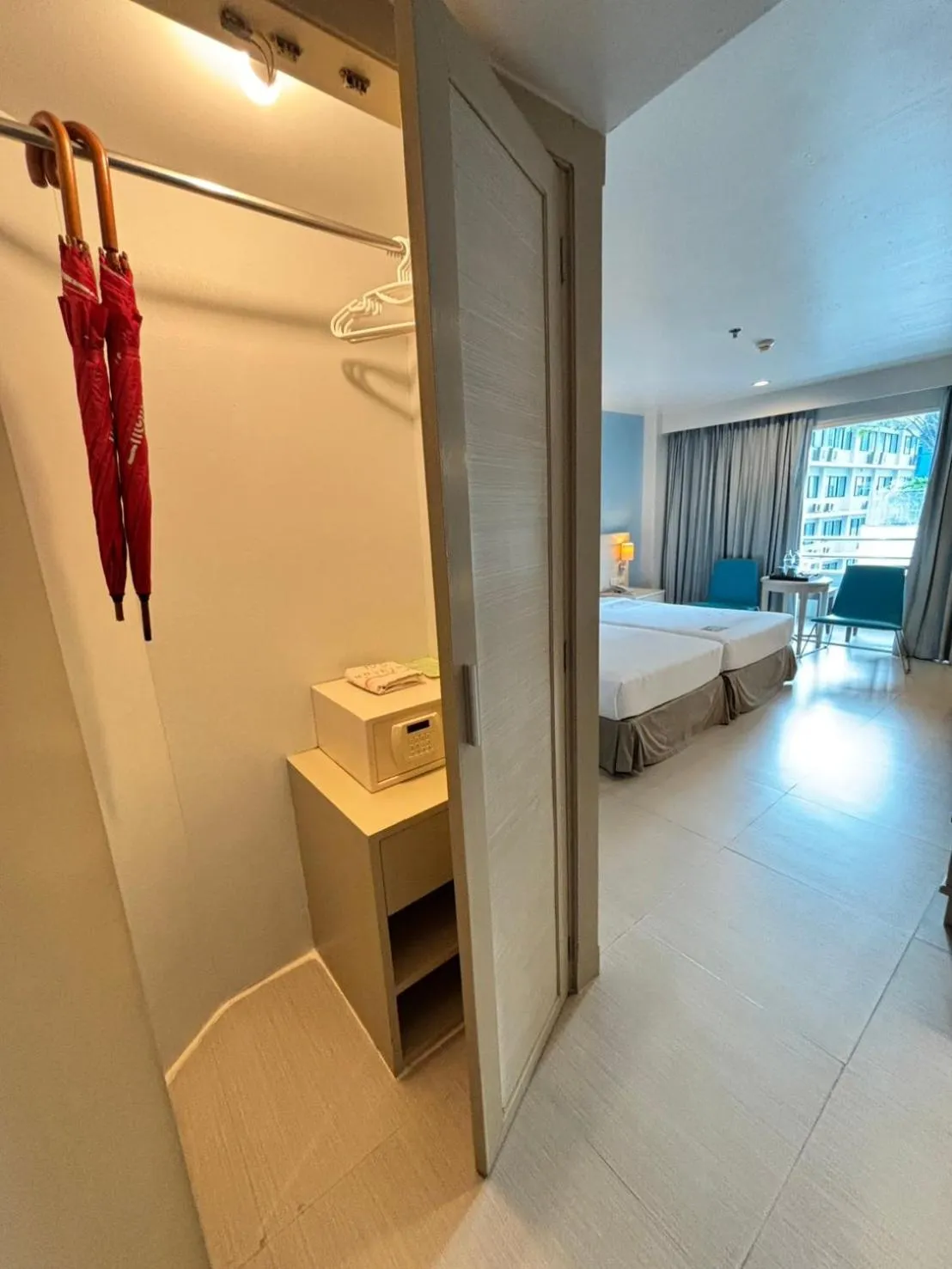 Bedroom, Bed in Sunshine Vista Hotel