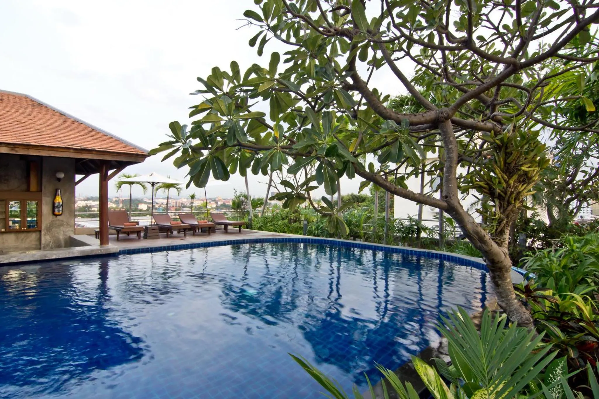 Swimming pool in Sunshine Vista Hotel