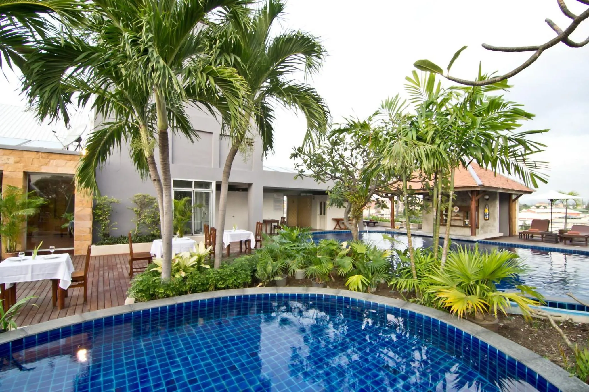 Swimming pool in Sunshine Vista Hotel