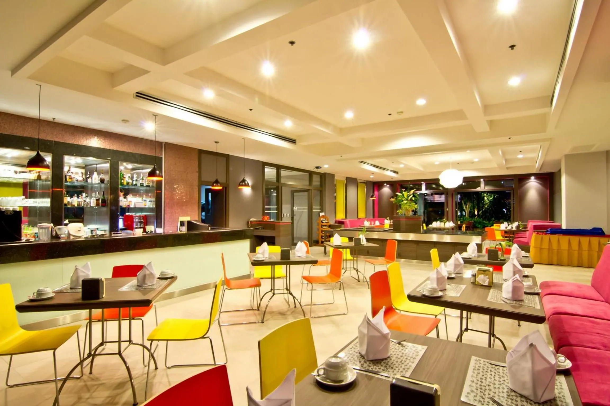 Restaurant/places to eat in Sunshine Vista Hotel