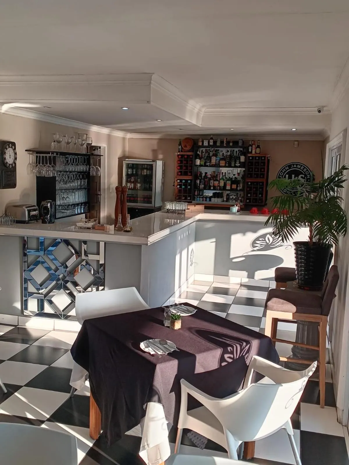 Breakfast in Bri-Shel Manor B&B