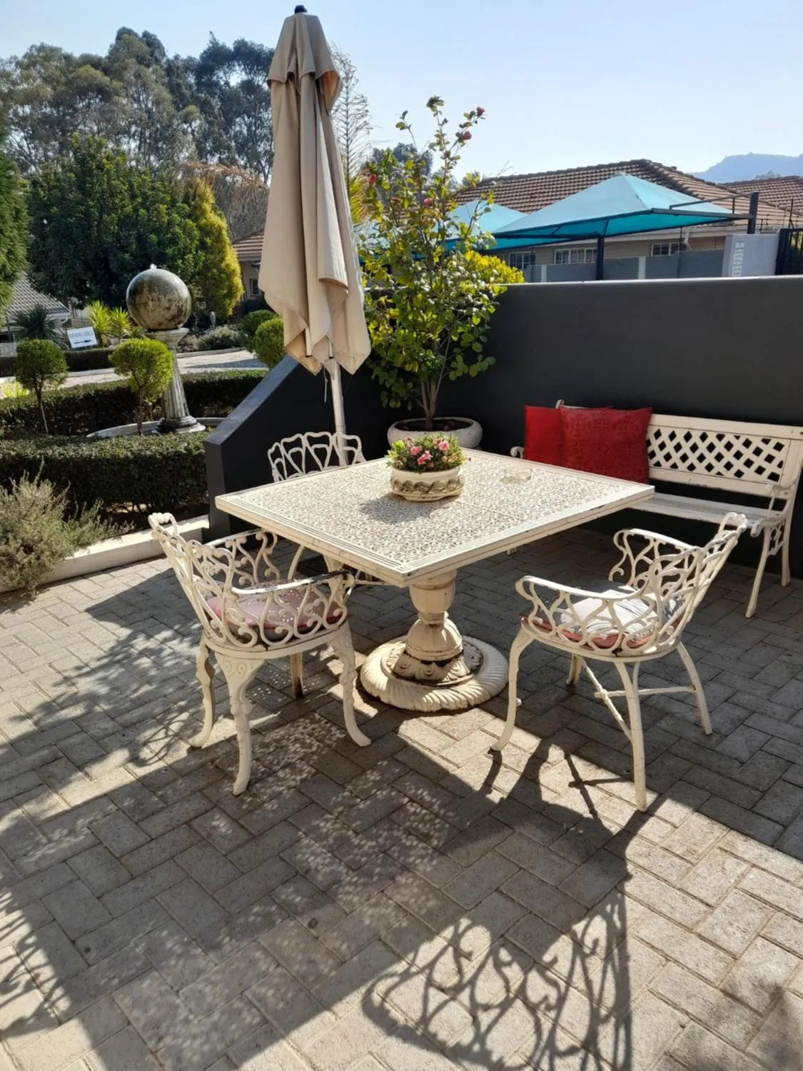 Seating area in Bri-Shel Manor B&B