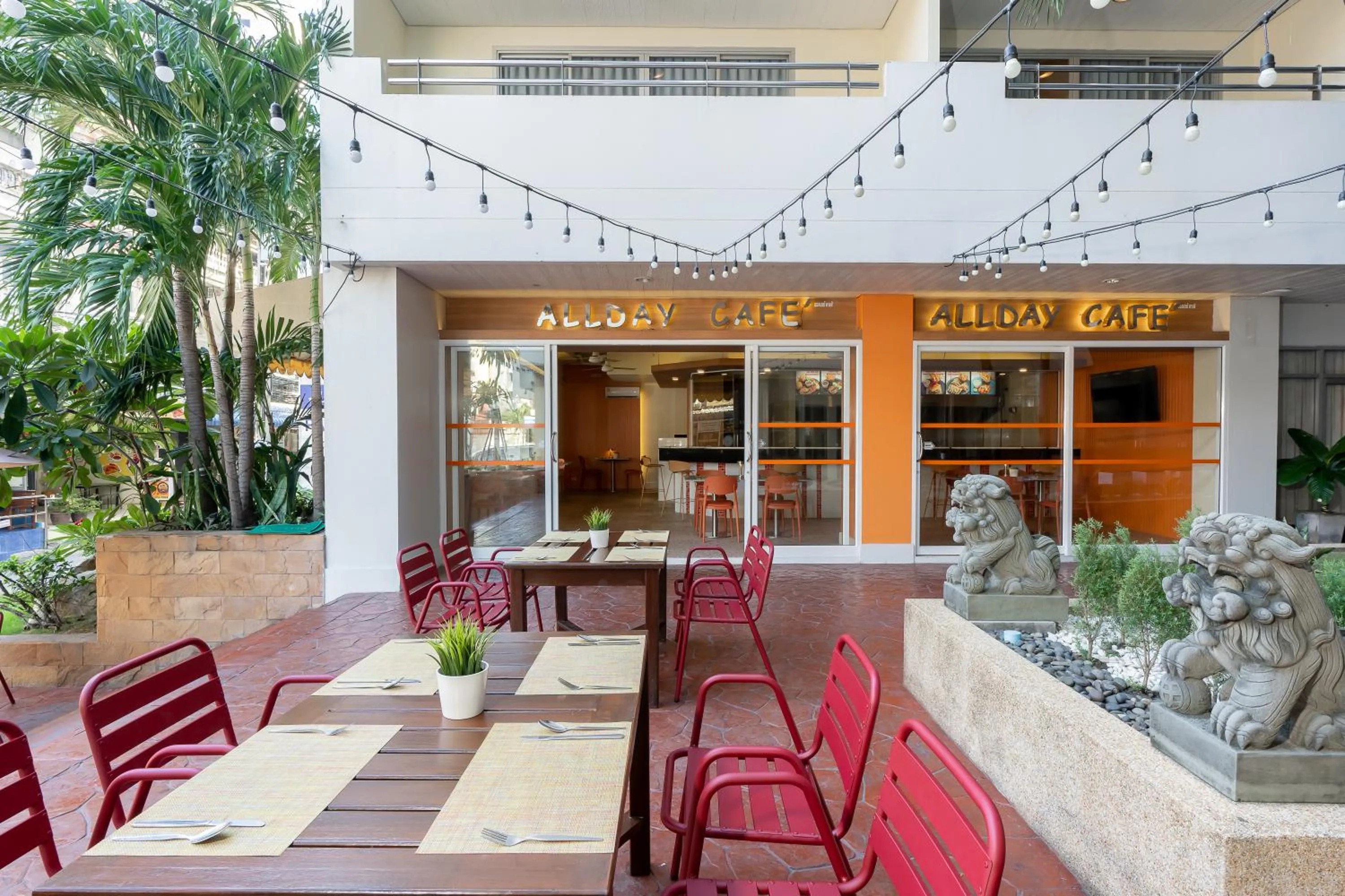 Restaurant/places to eat in Sunshine Hotel & Residences