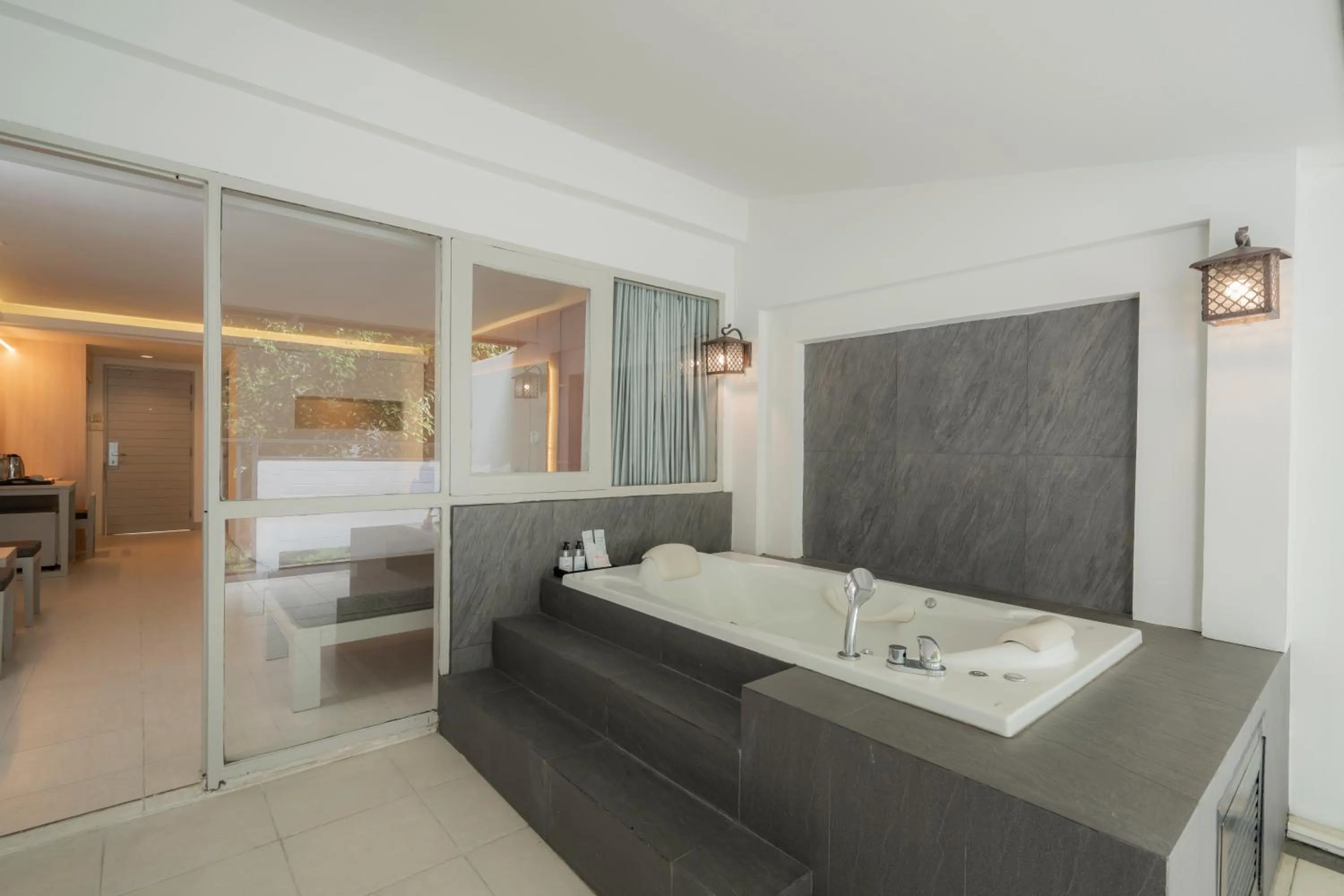 Bed in Sunshine Garden Resort