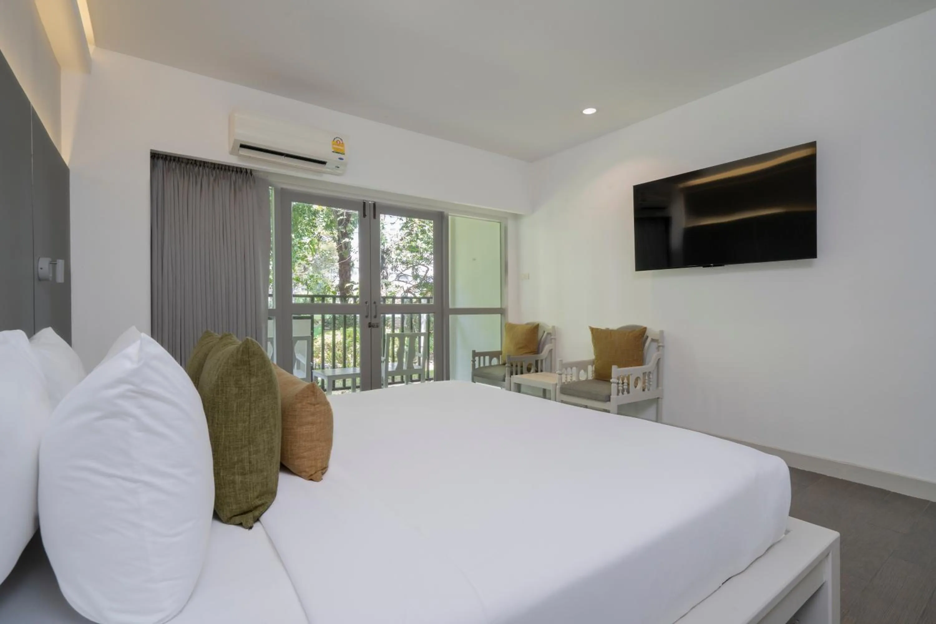 Bed in Sunshine Garden Resort