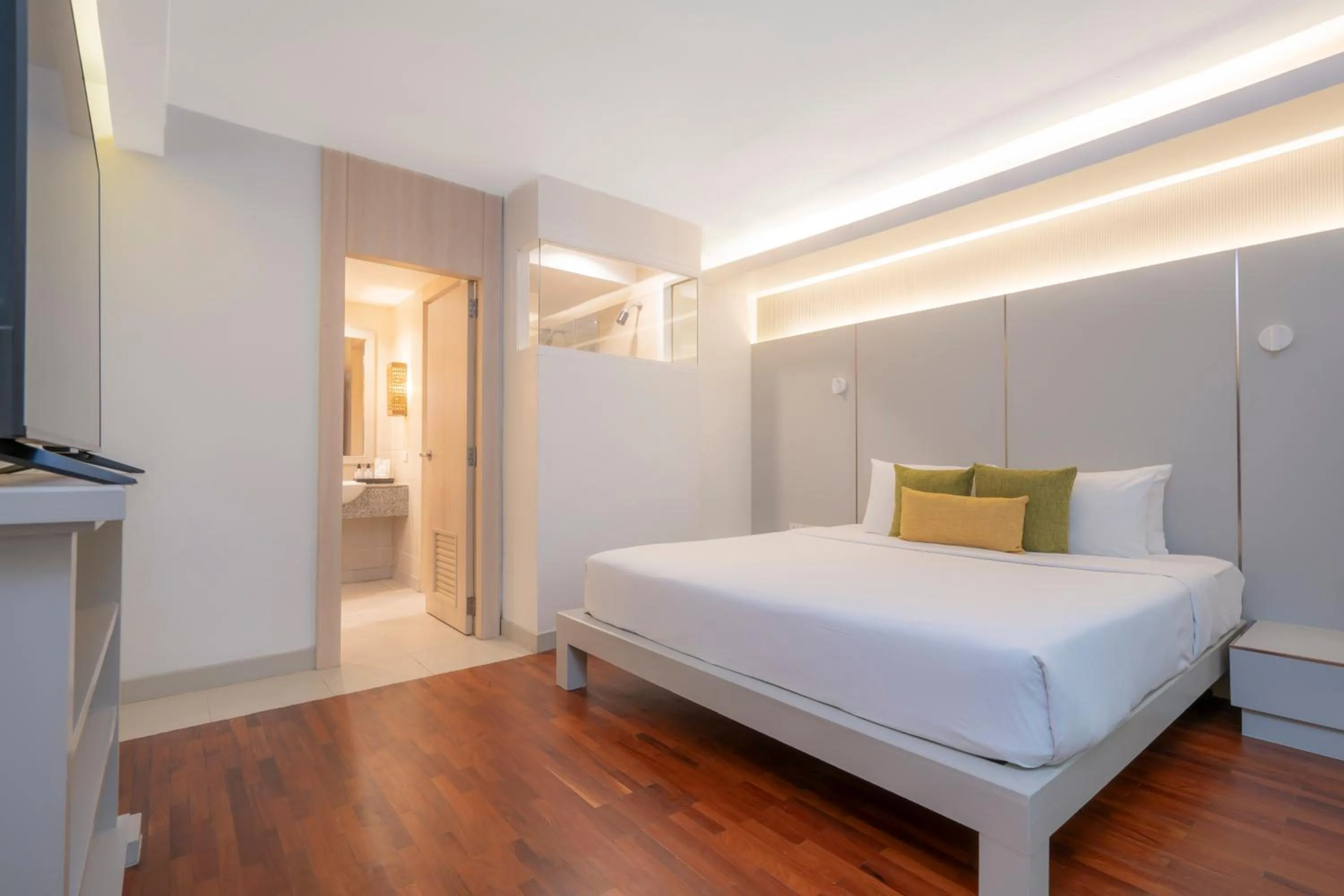 Bed in Sunshine Garden Resort