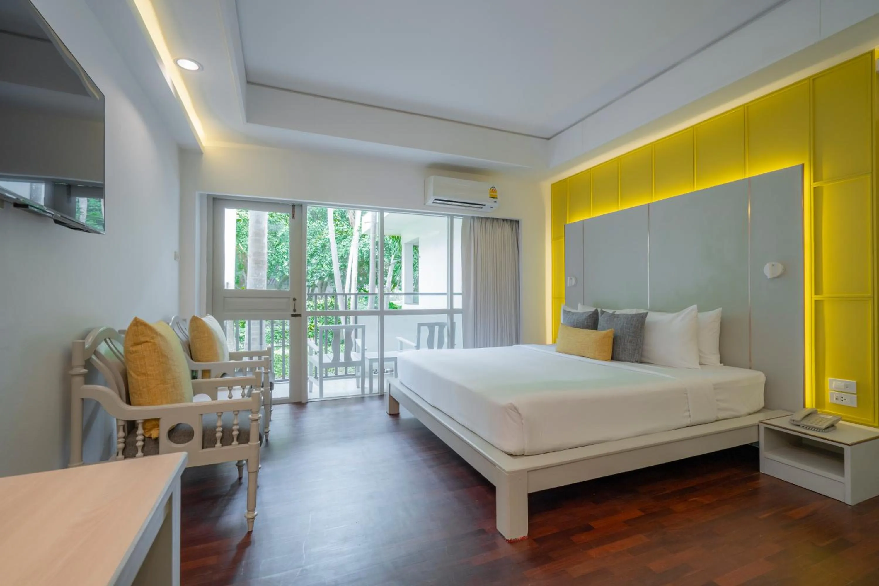 Bed in Sunshine Garden Resort