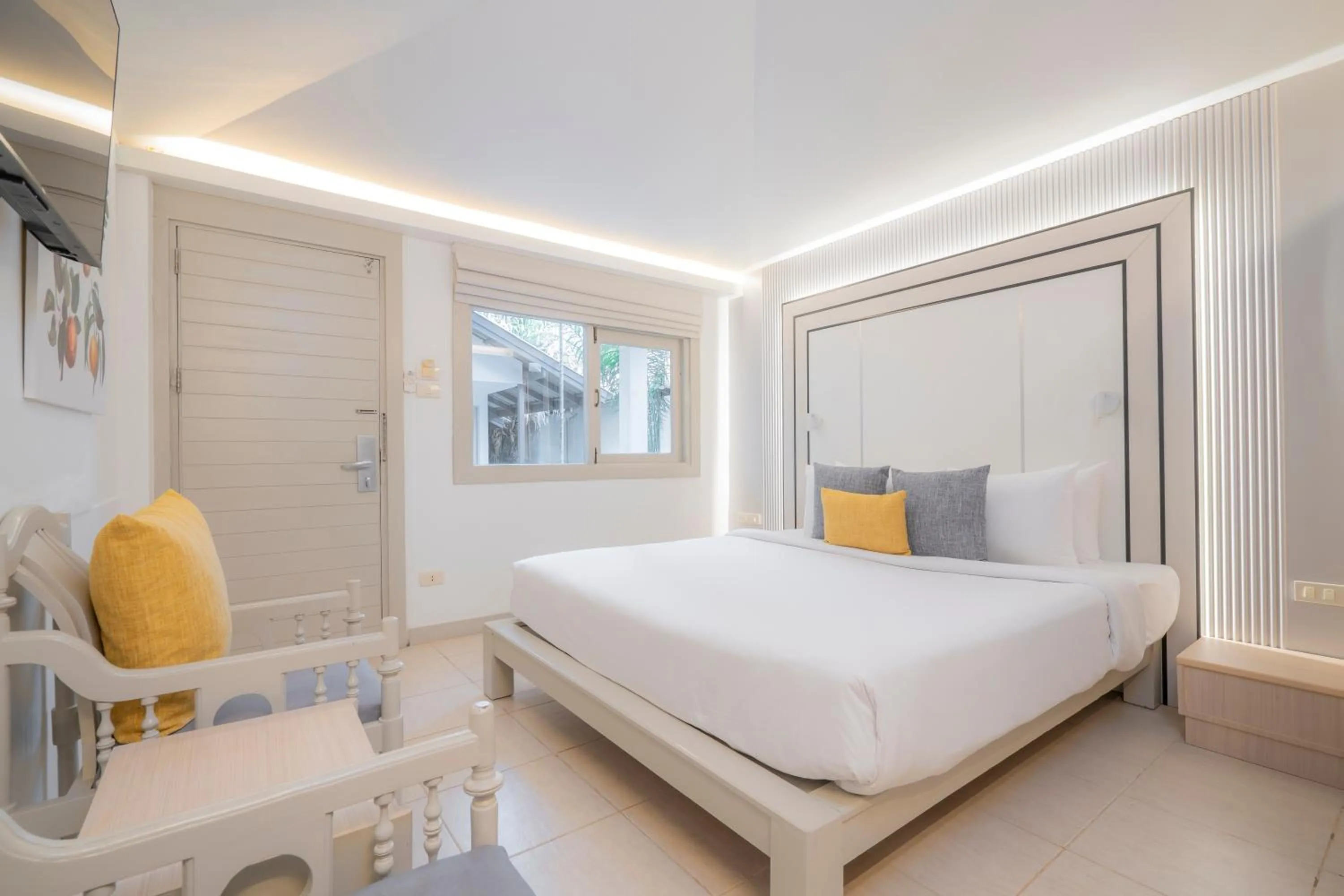 Bed in Sunshine Garden Resort