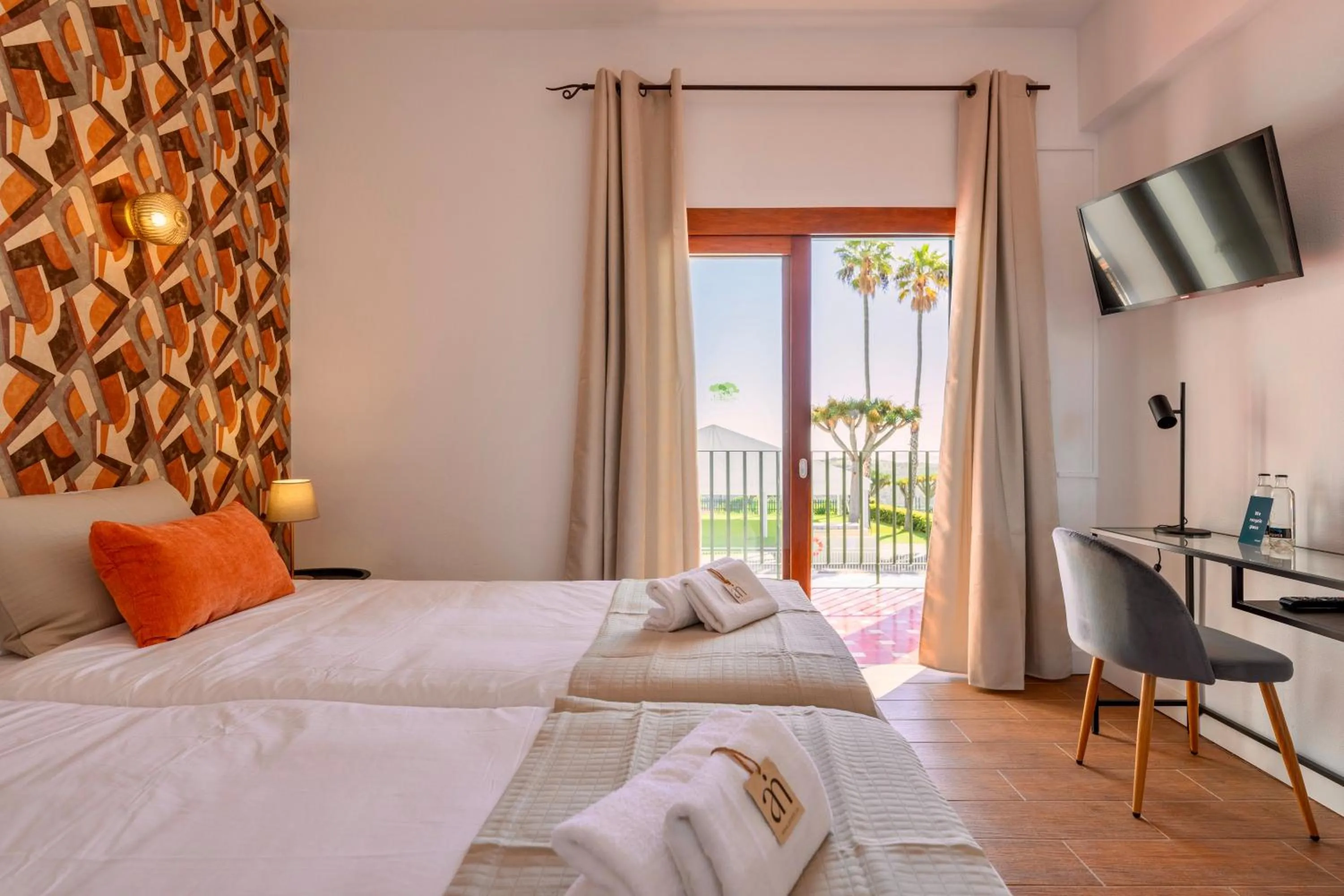 Bed in Bandama Golf Hotel by Airnest