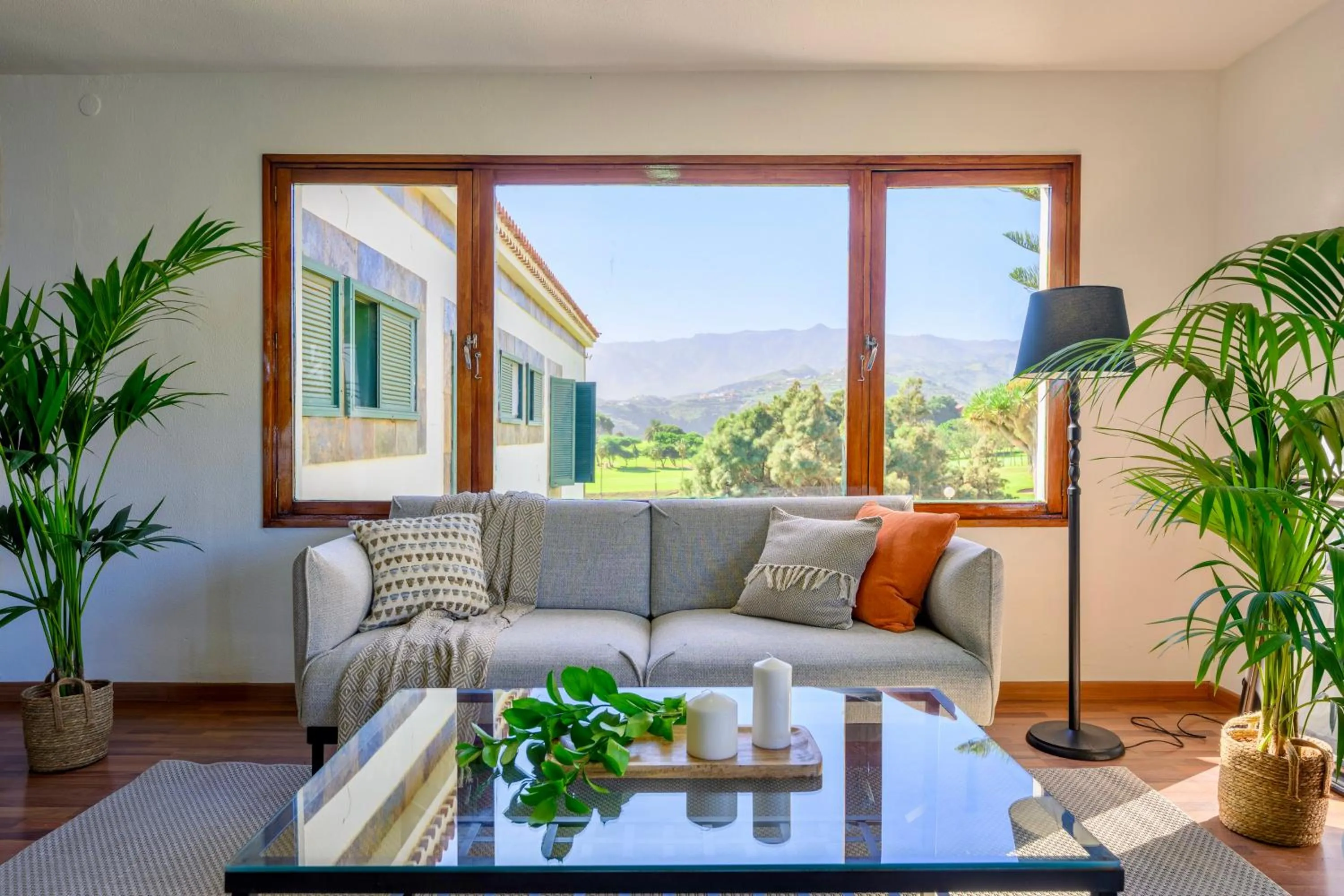 Living room in Bandama Golf Hotel by Airnest