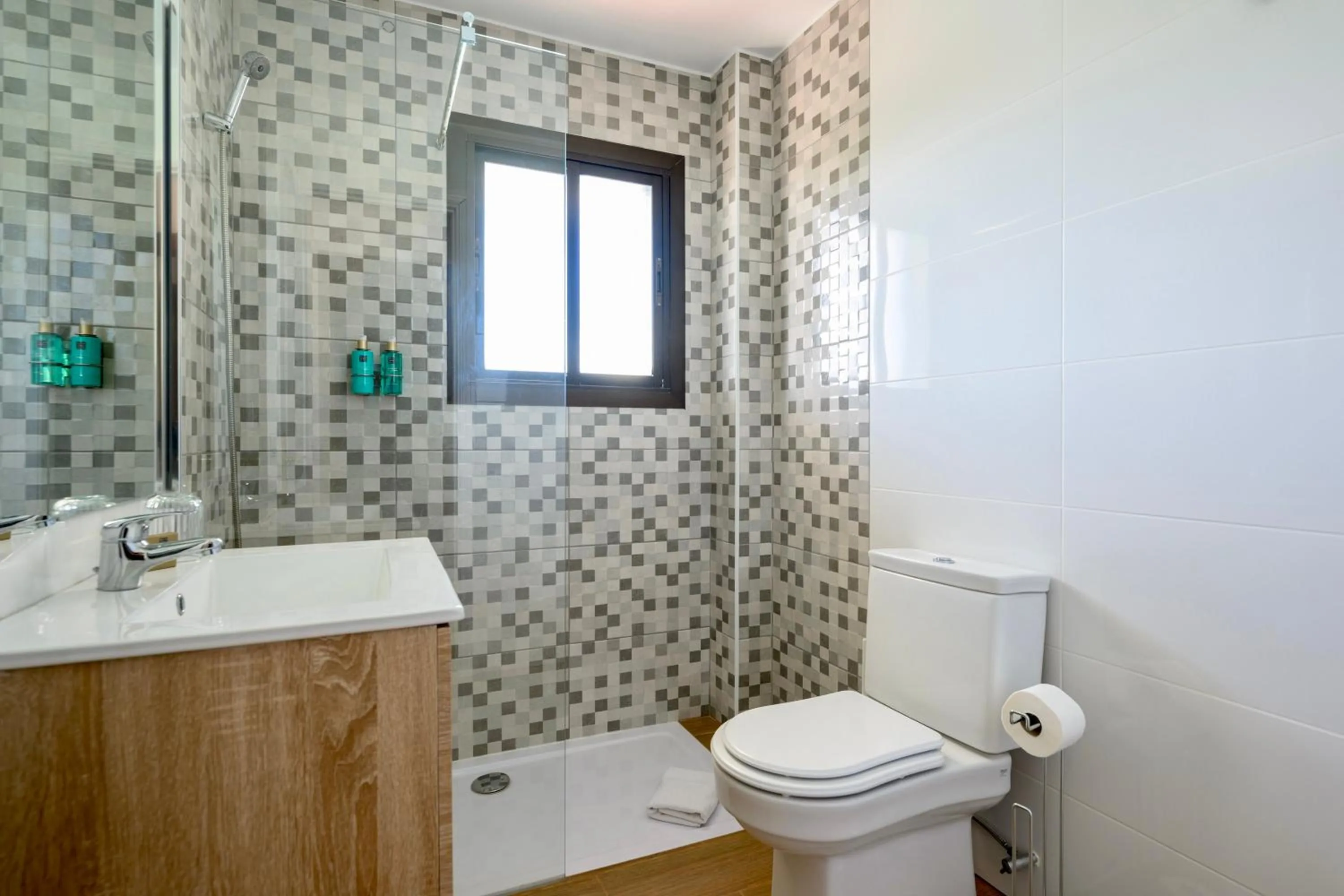 Shower in Bandama Golf Hotel by Airnest