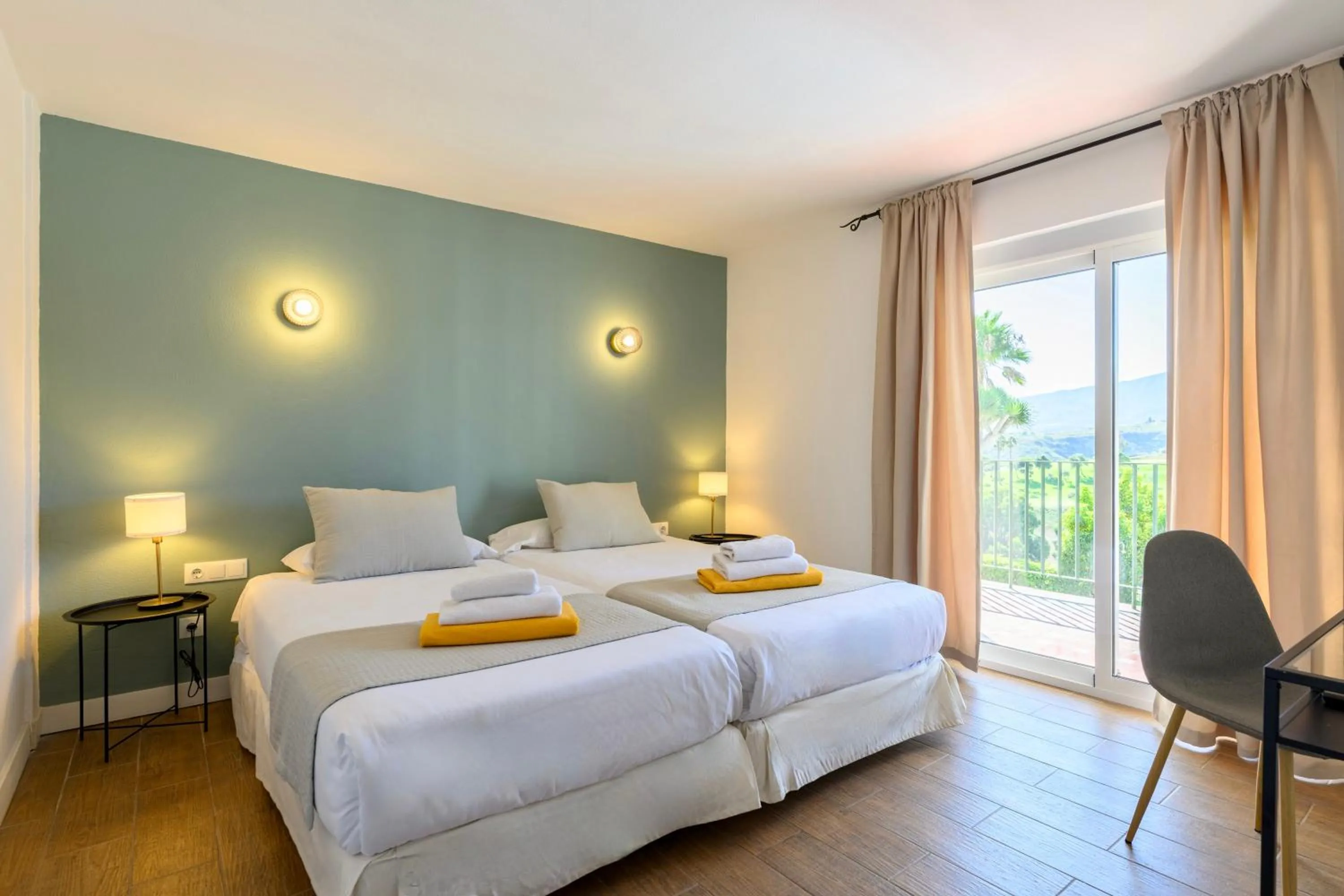 Bed in Bandama Golf Hotel by Airnest