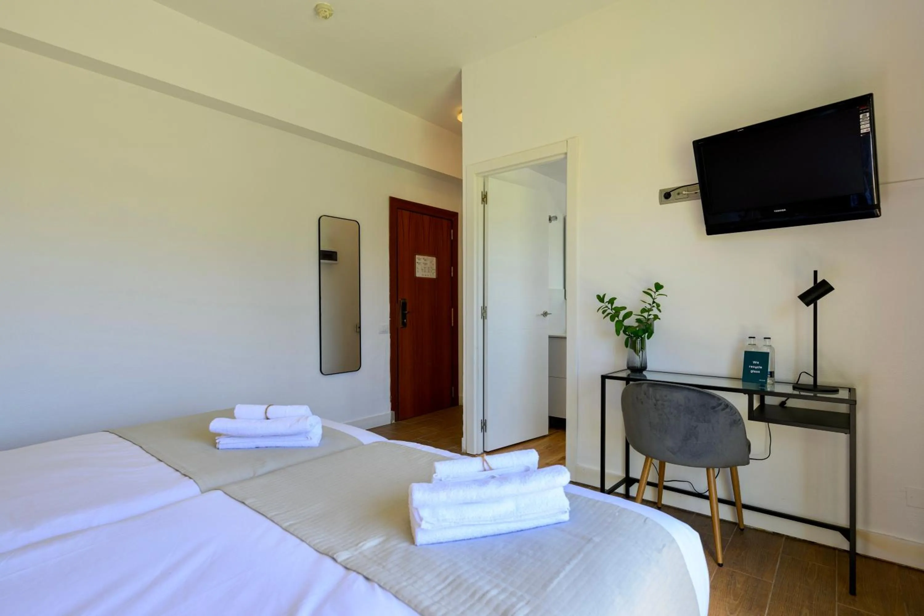 Bed in Bandama Golf Hotel by Airnest