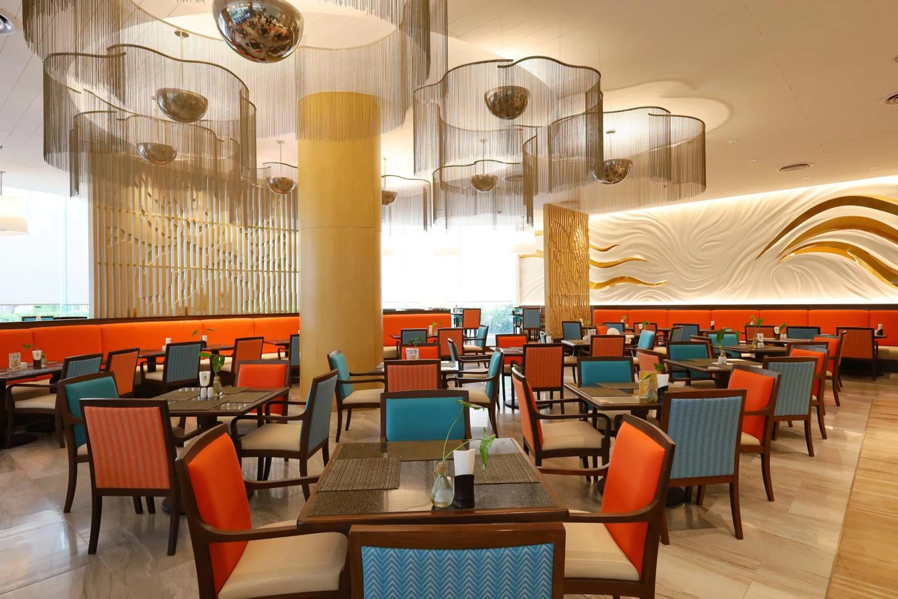 Restaurant/places to eat in Century Park Hotel