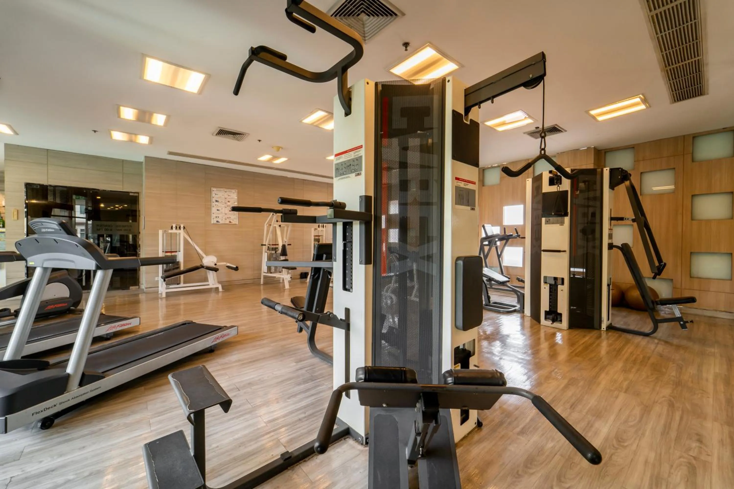 Fitness centre/facilities in Century Park Hotel
