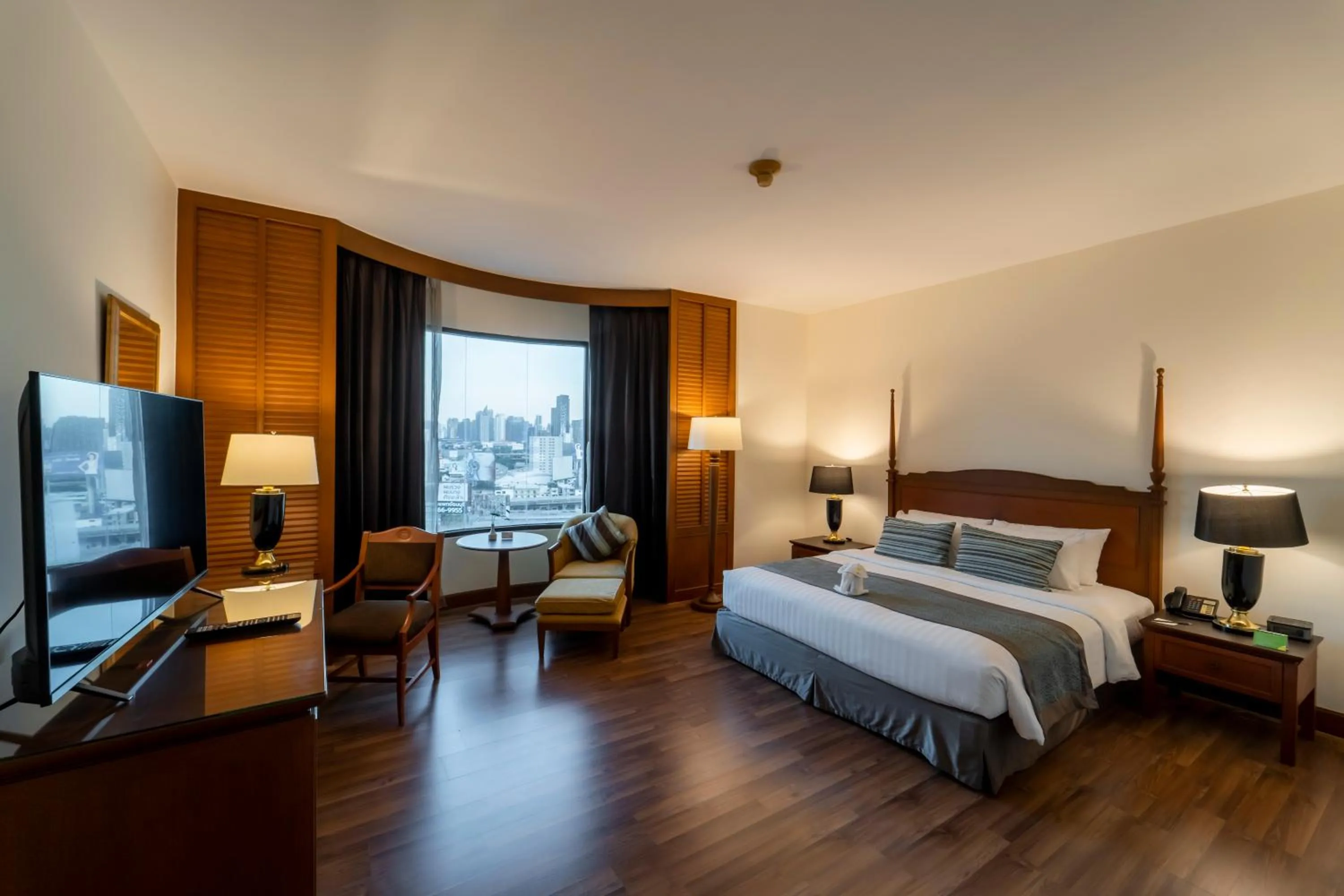 Bedroom, Bed in Century Park Hotel