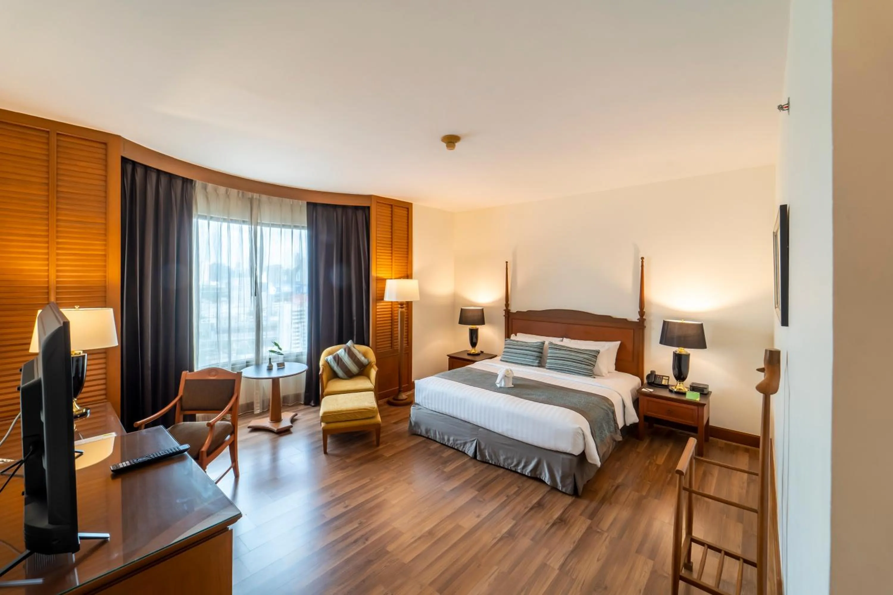 Bedroom, Bed in Century Park Hotel