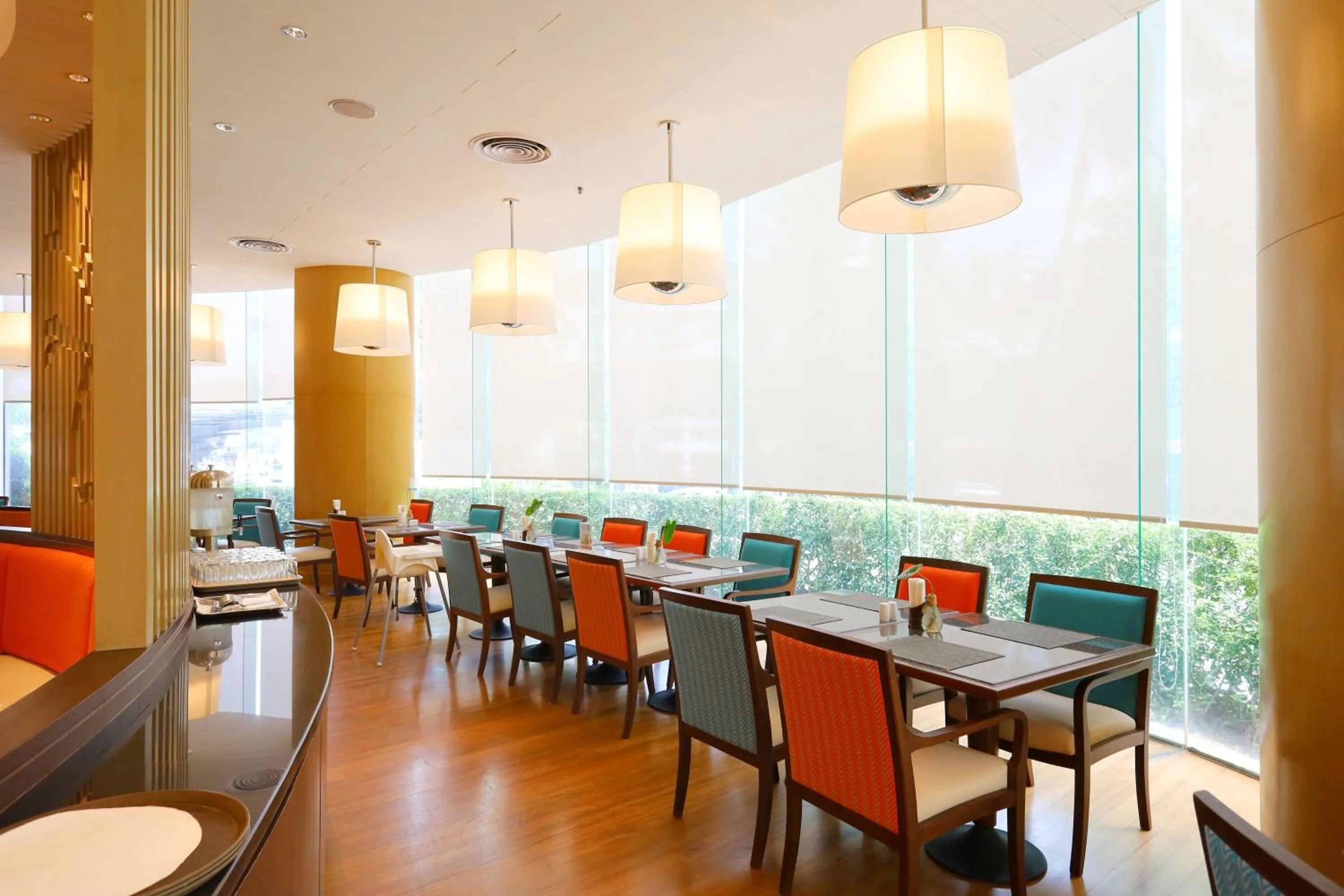 Restaurant/places to eat in Century Park Hotel