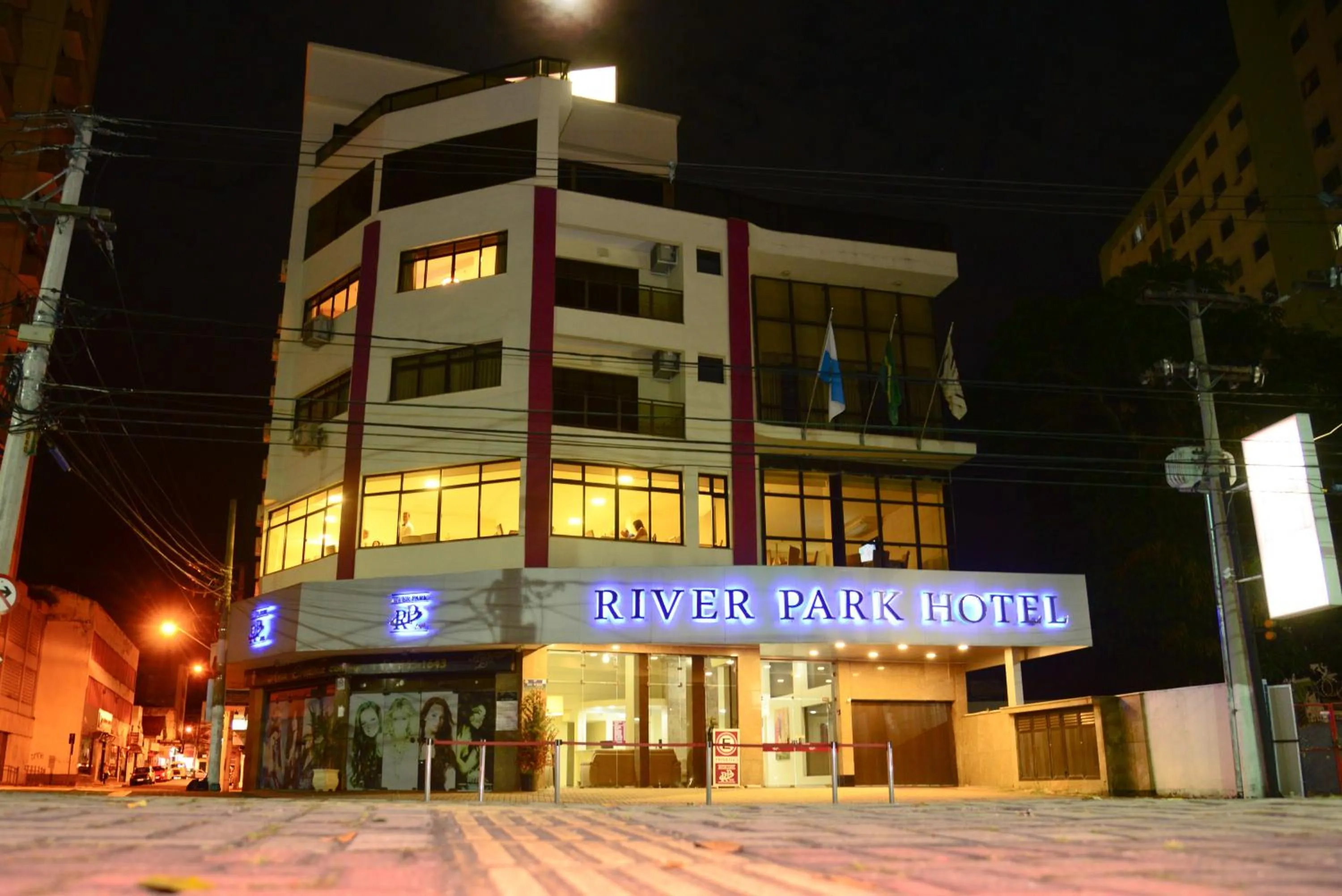 Facade/entrance in River Park Hotel